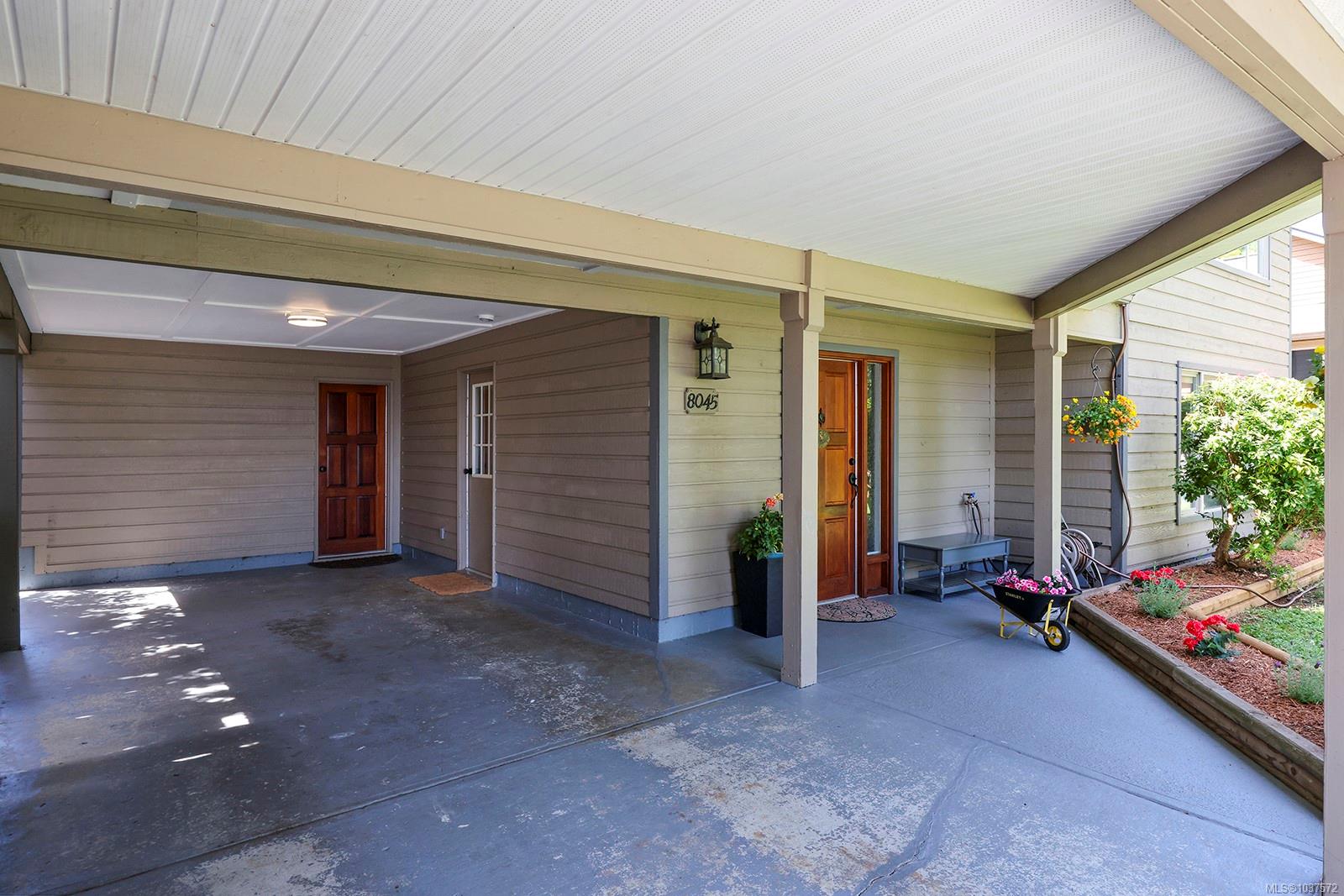 8045 Harmony Cres