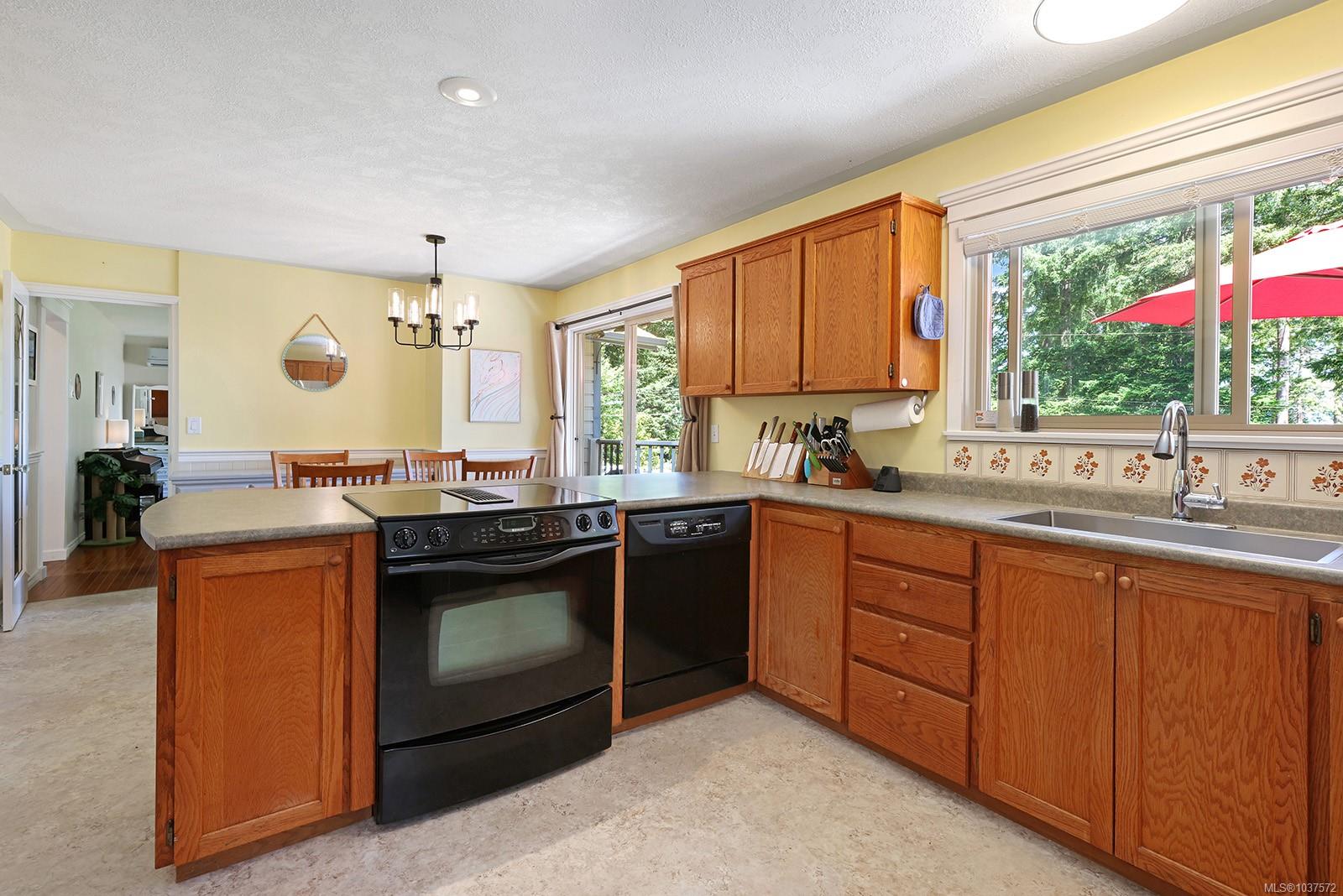 8045 Harmony Cres