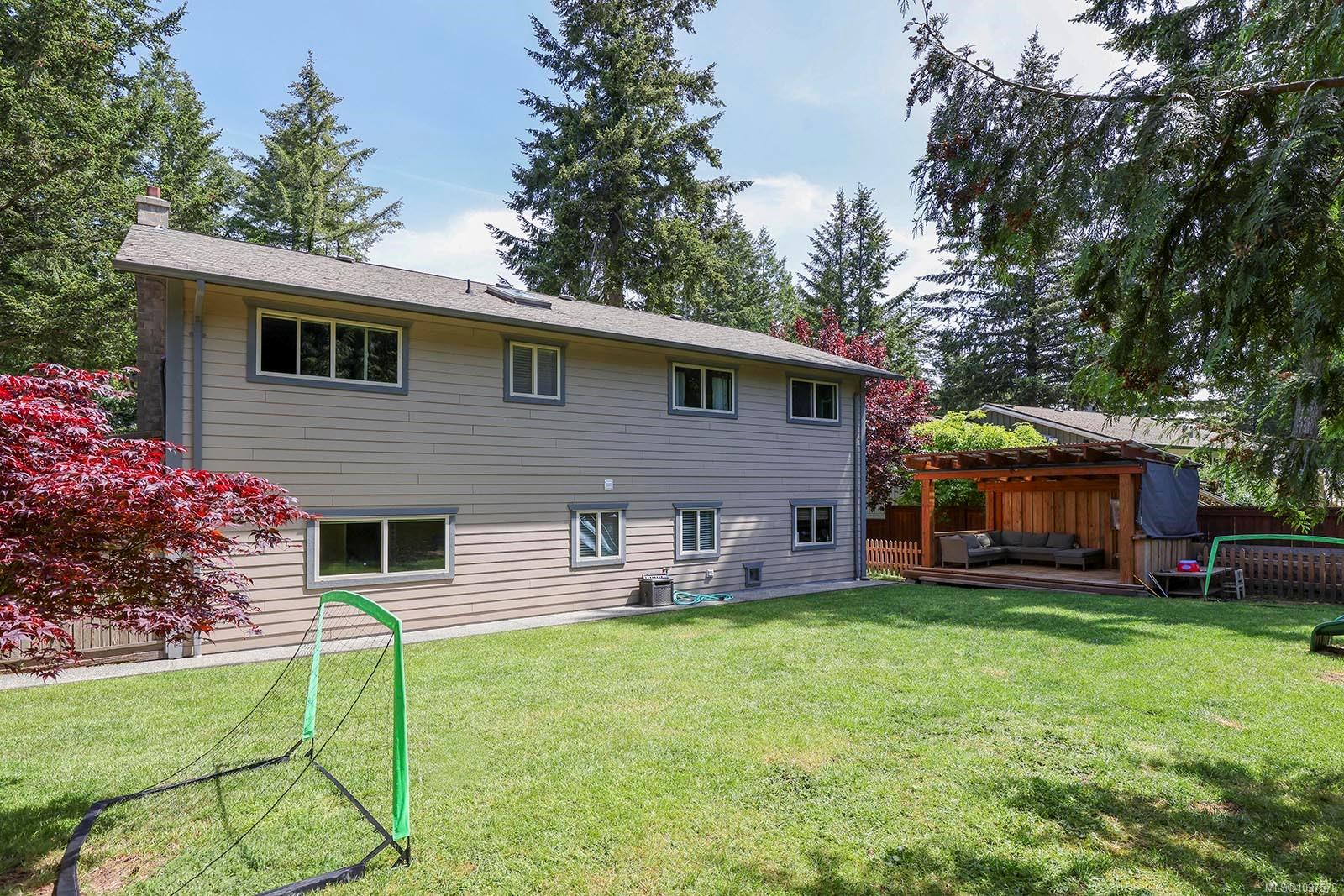 8045 Harmony Cres