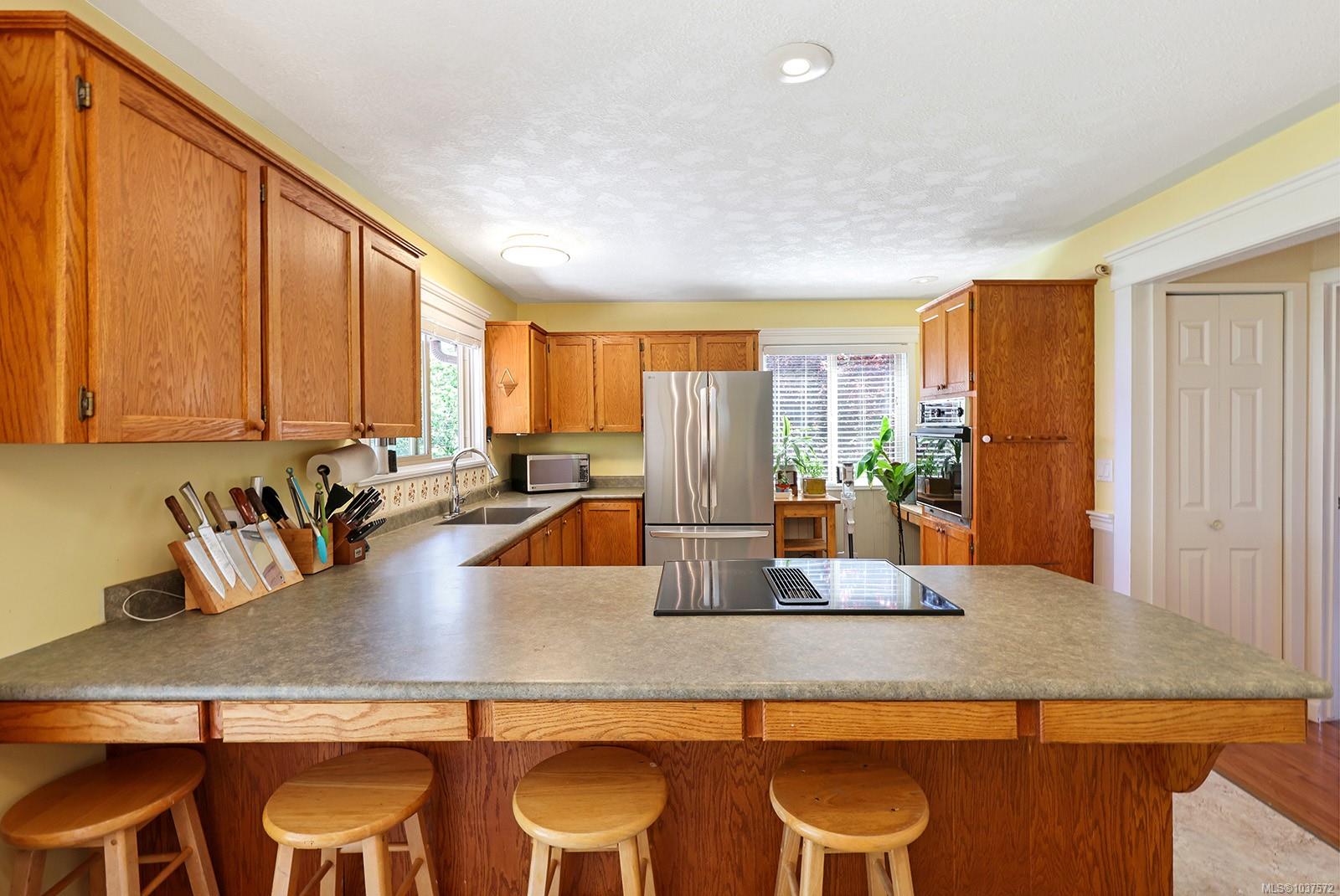 8045 Harmony Cres