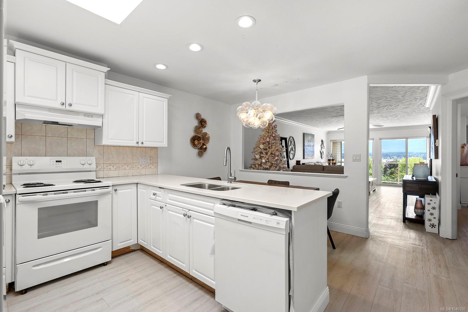 1860 Comox Ave Unit: #304