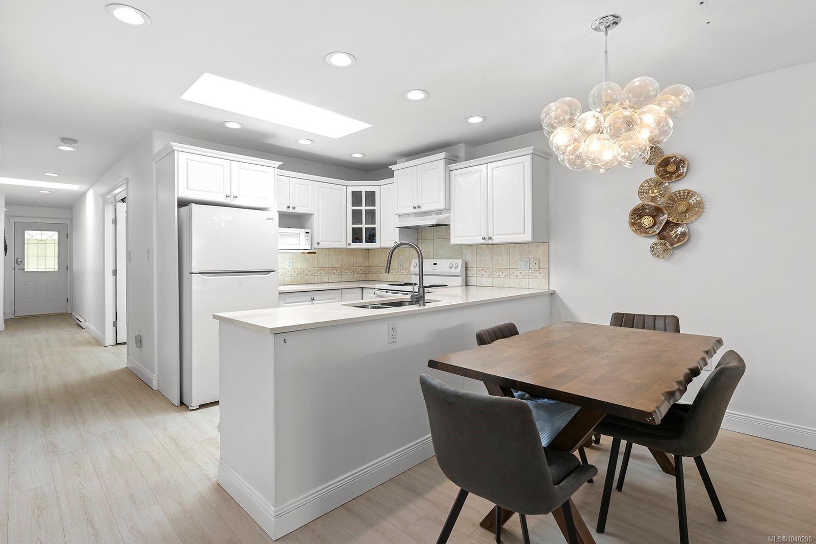 1860 Comox Ave Unit: #304