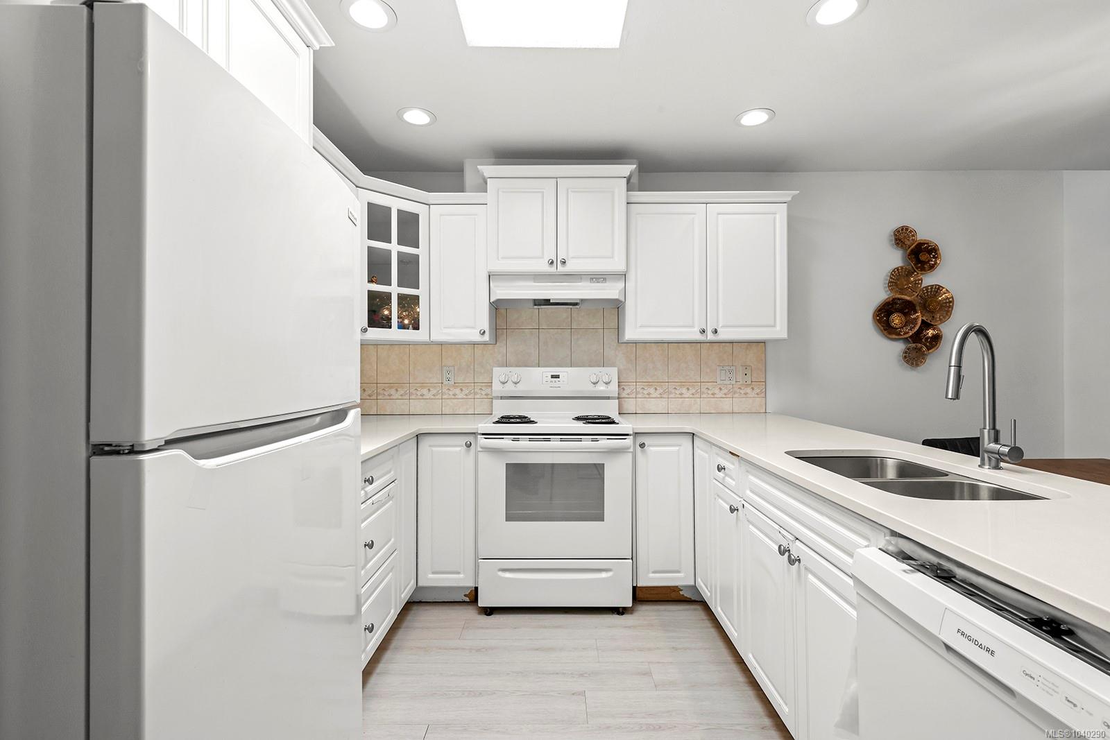 1860 Comox Ave Unit: #304