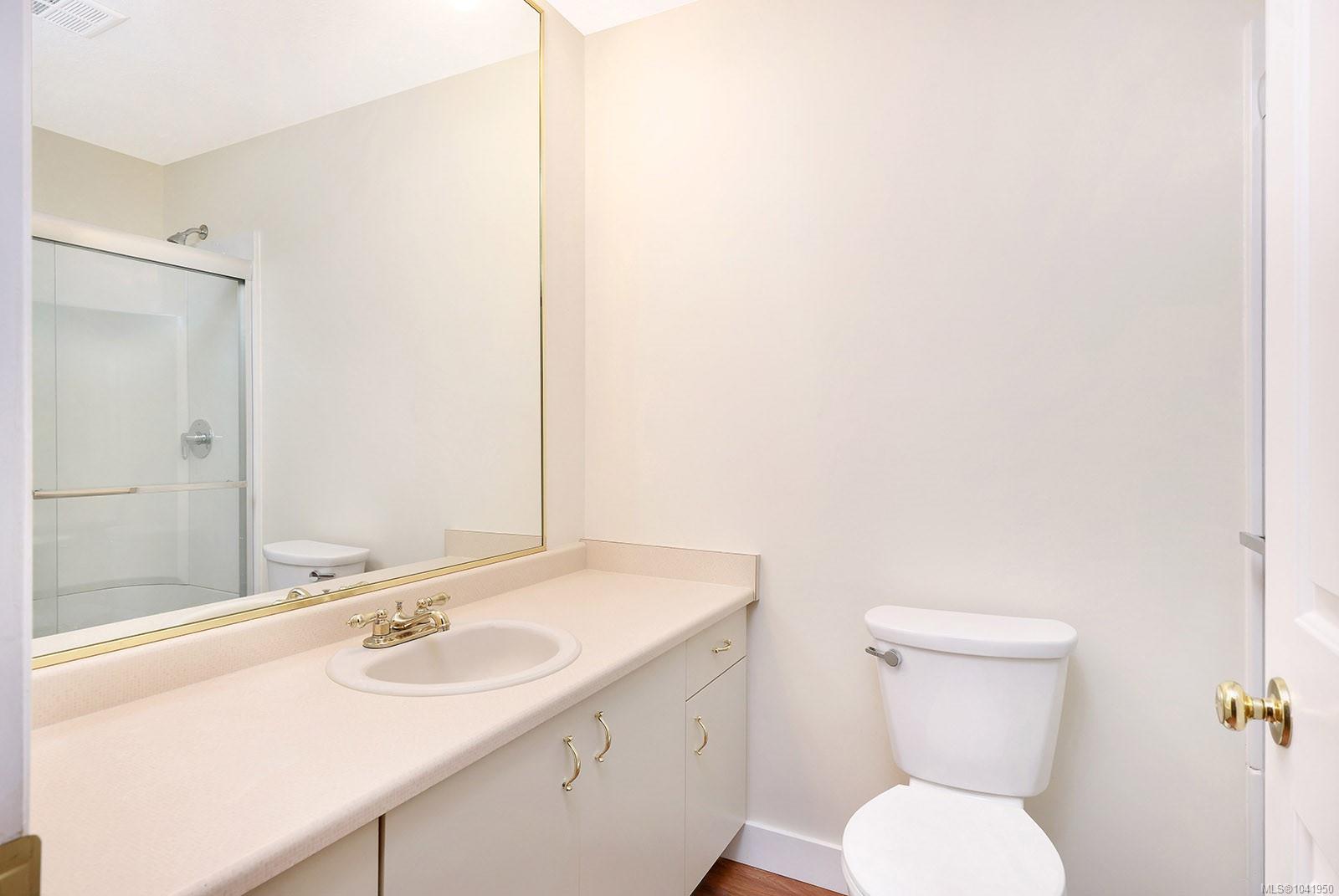 1686 Balmoral Ave #206