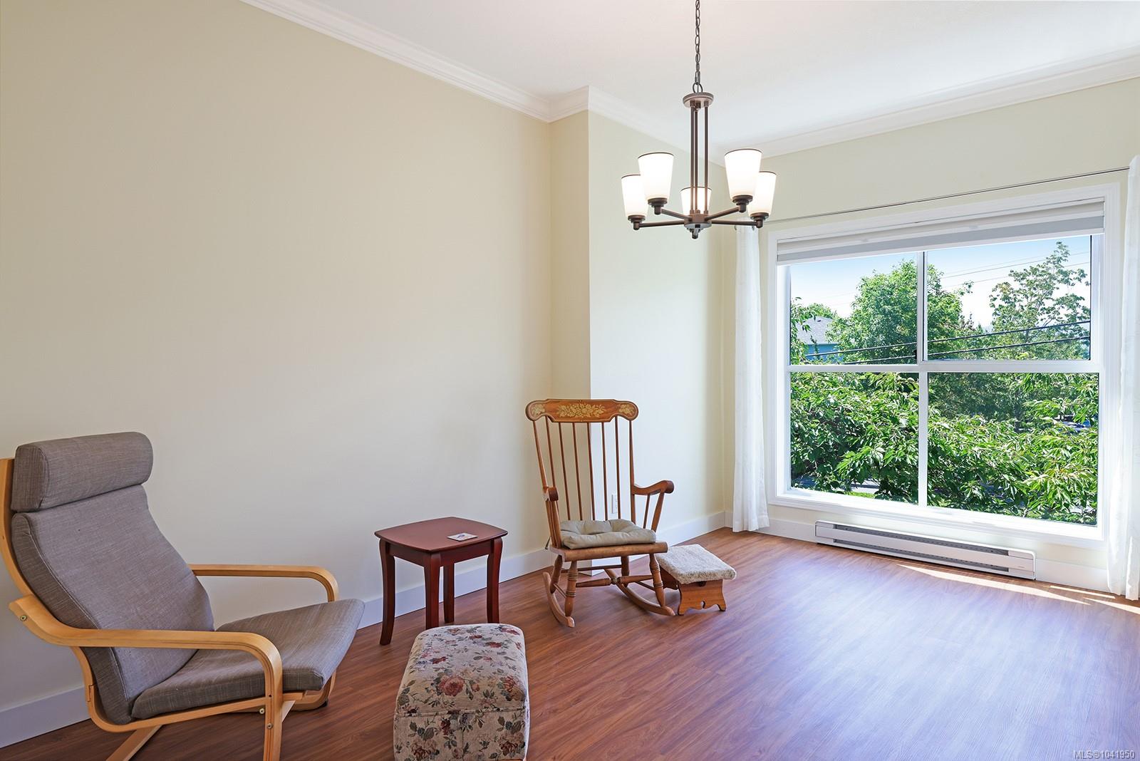 1686 Balmoral Ave #206