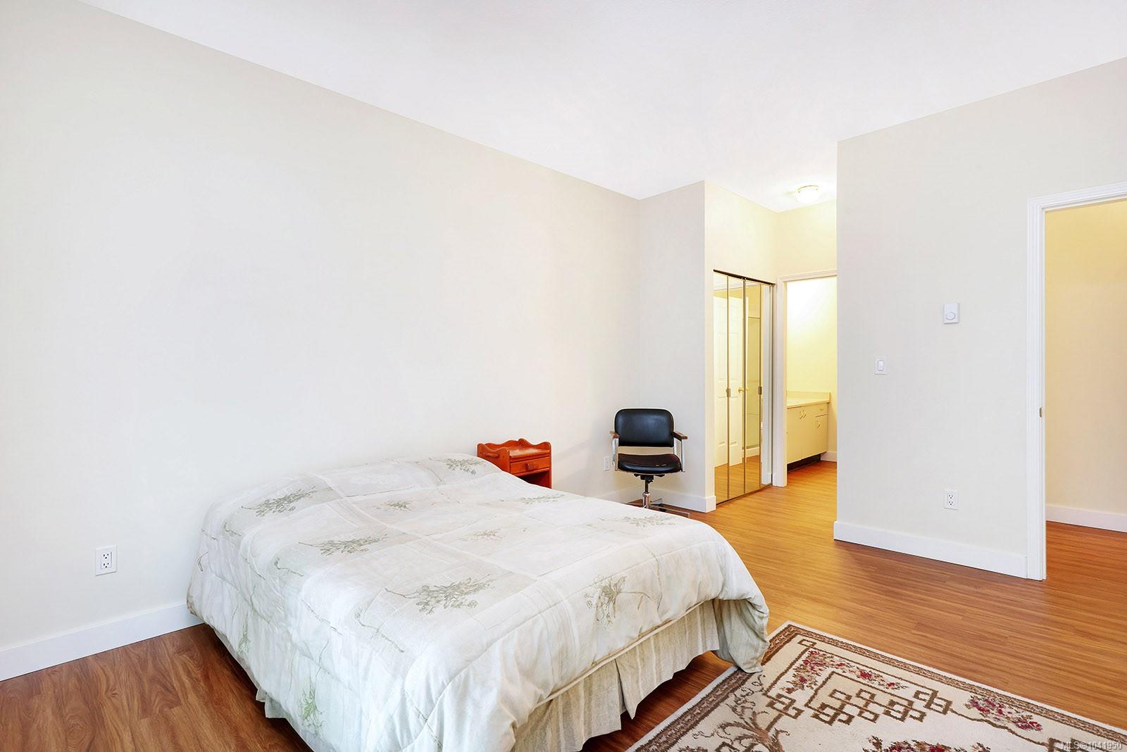 1686 Balmoral Ave #206