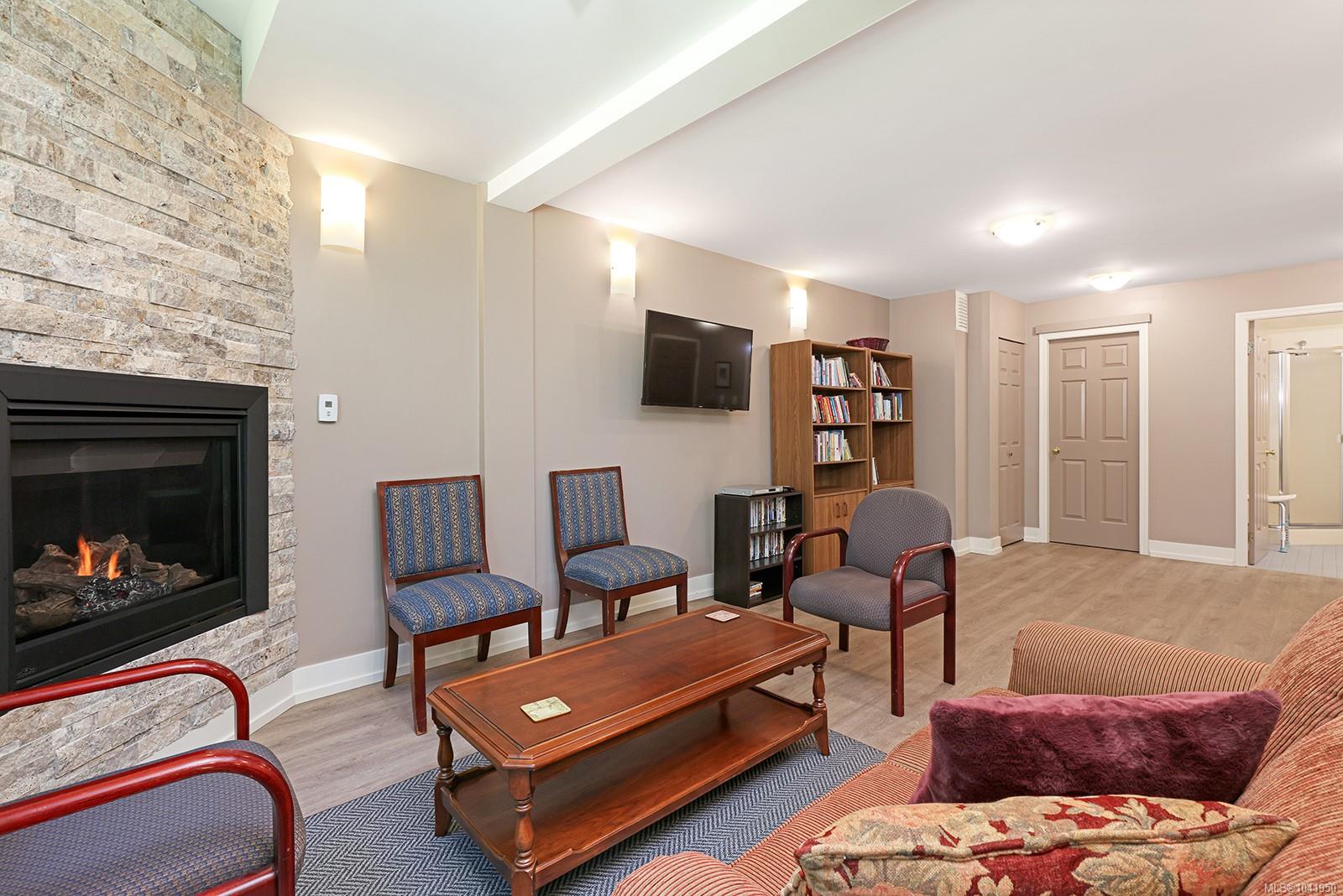 1686 Balmoral Ave #206