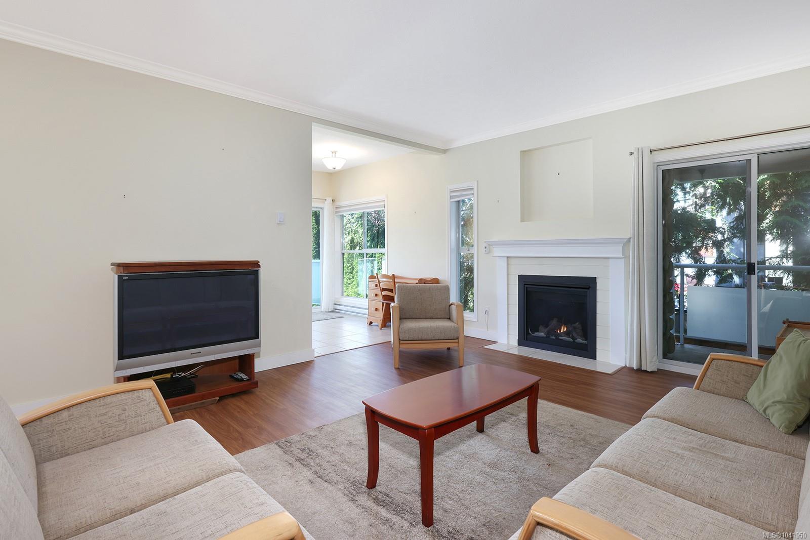 1686 Balmoral Ave #206