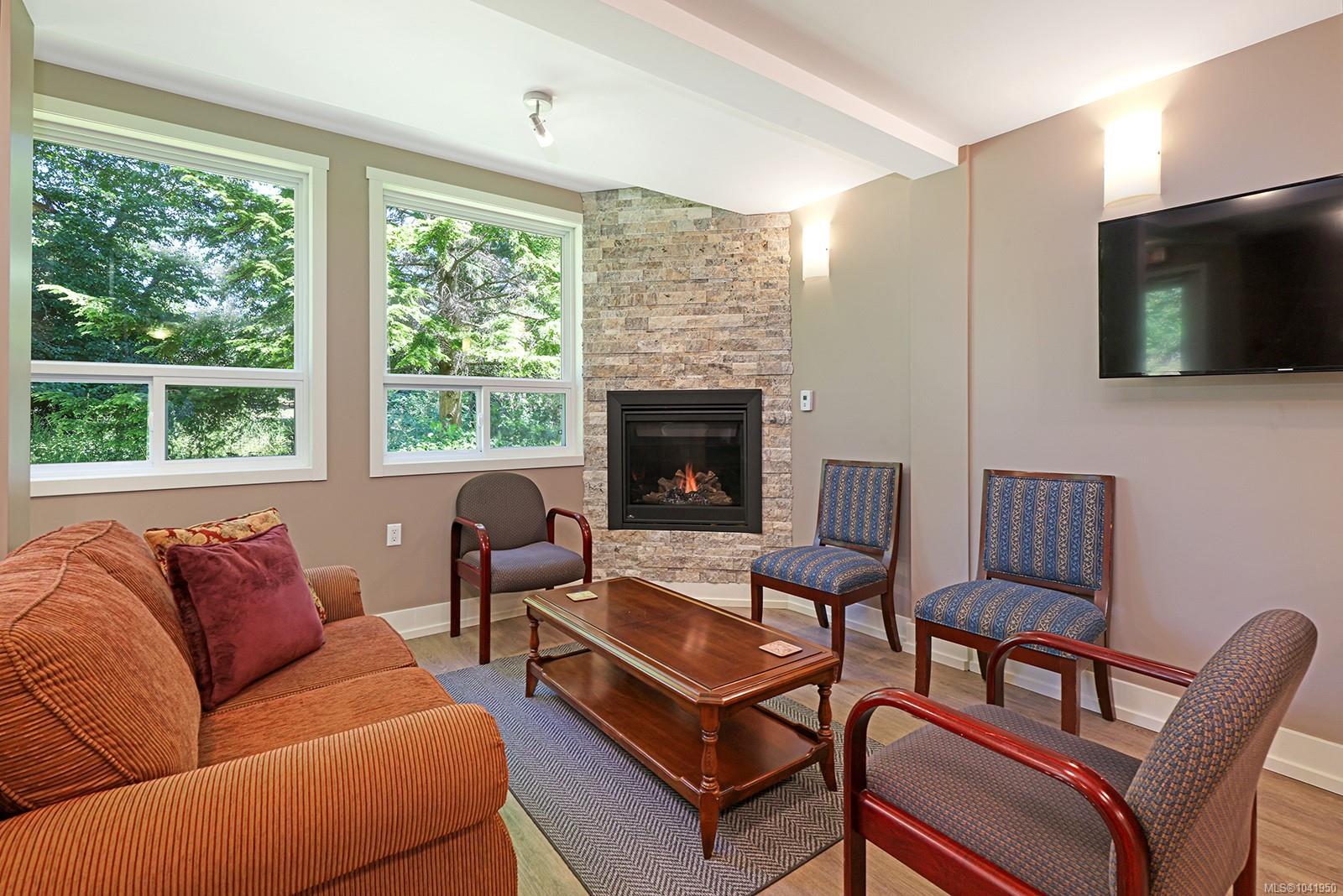 1686 Balmoral Ave #206