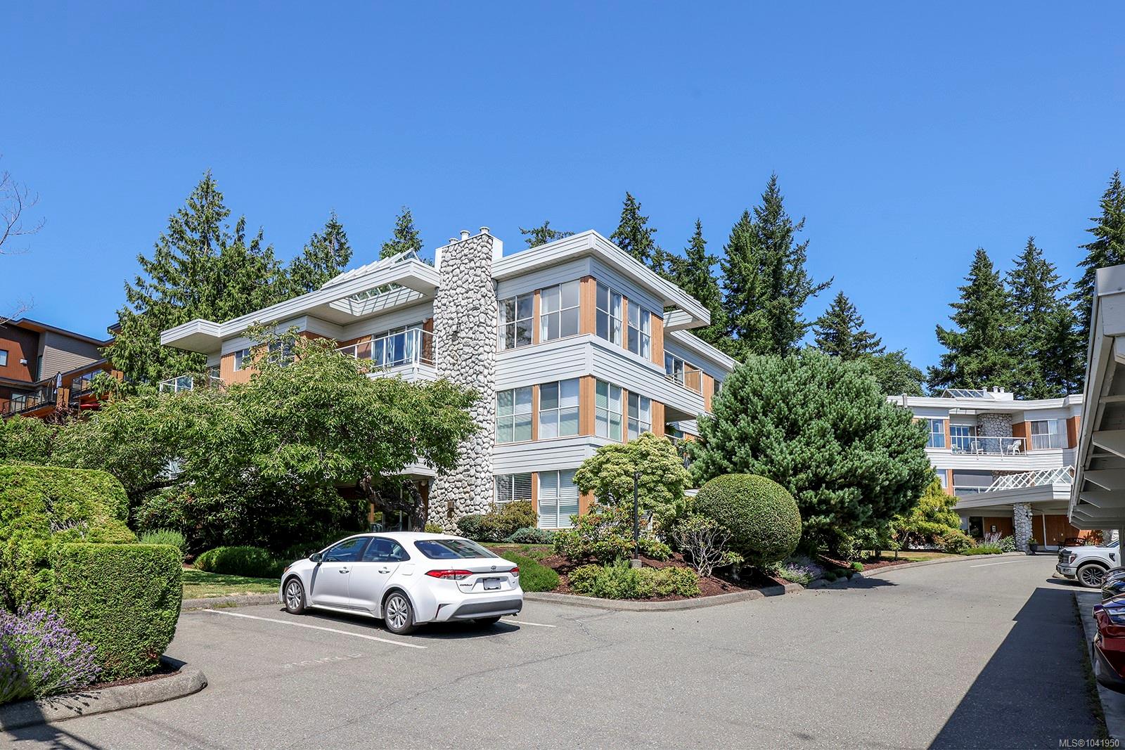 1686 Balmoral Ave #206
