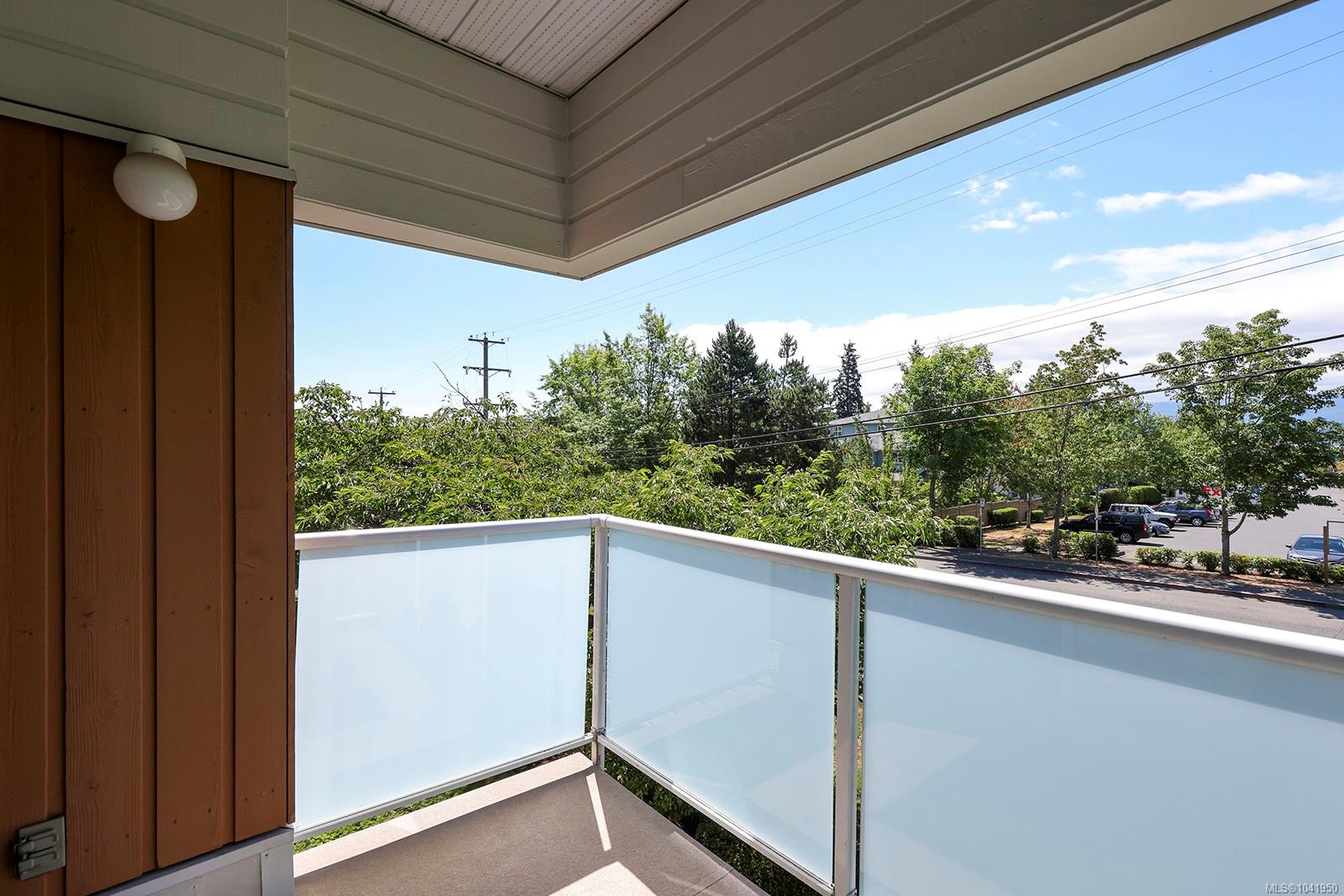 1686 Balmoral Ave #206