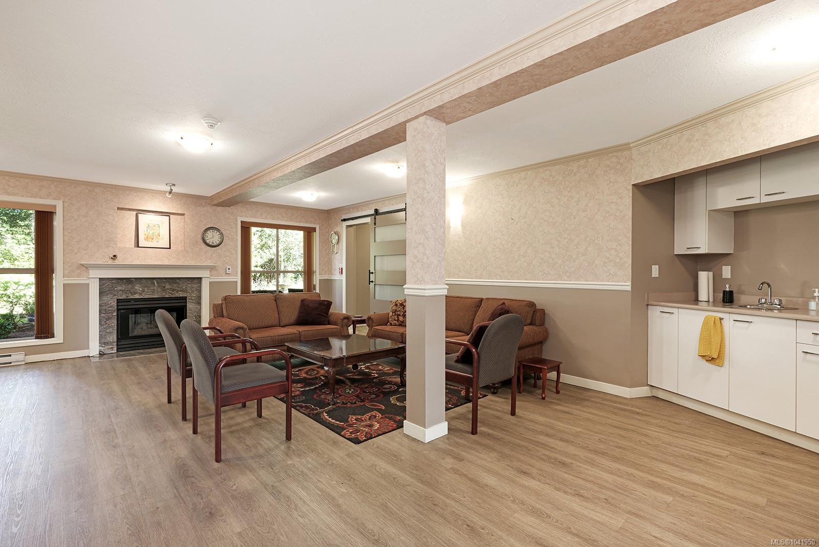 1686 Balmoral Ave #206
