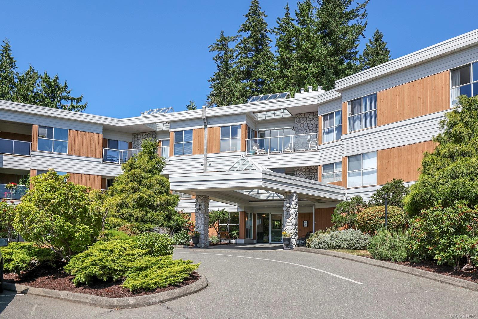 1686 Balmoral Ave #206