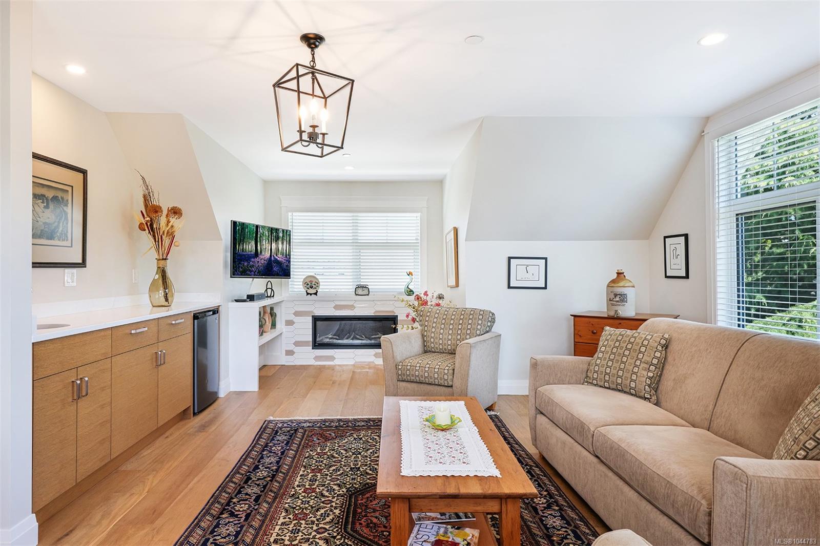 3232 Majestic Dr