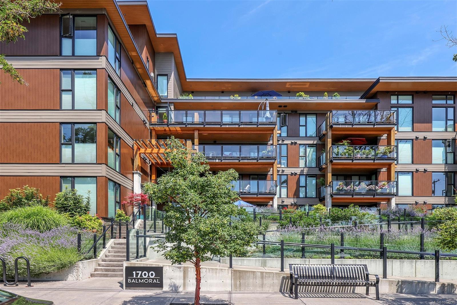 1700 Balmoral Ave #208