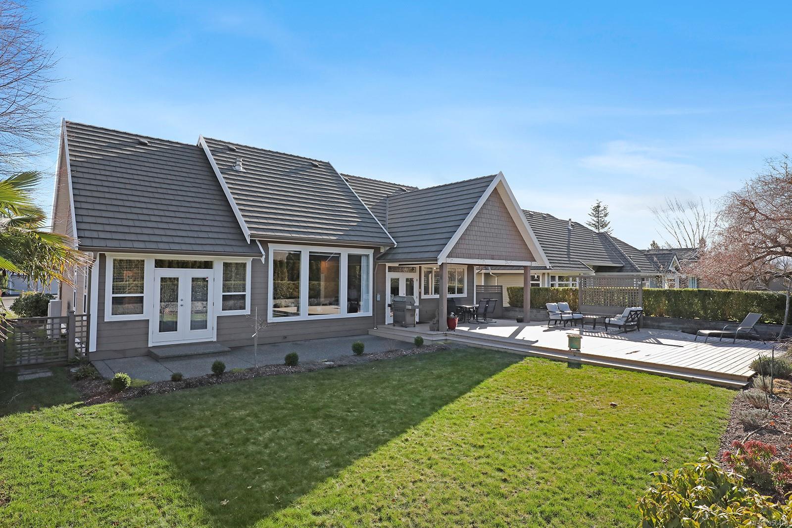 3304 Royal Vista Way