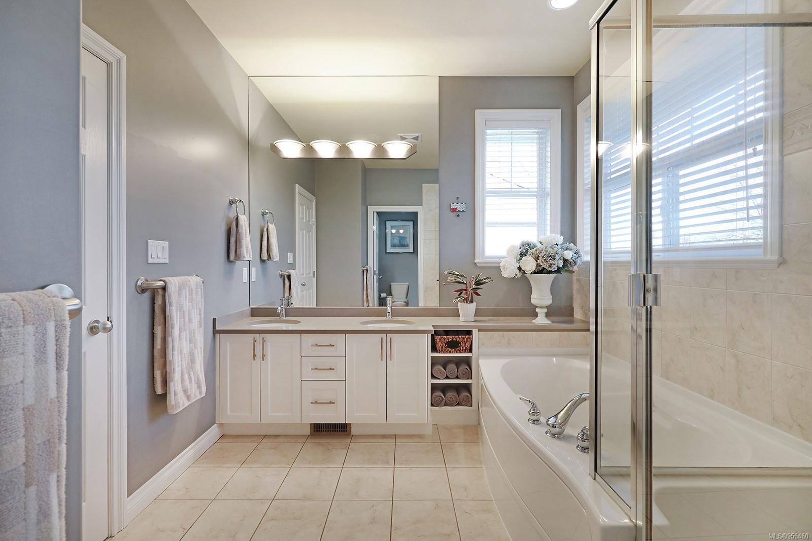 3304 Royal Vista Way