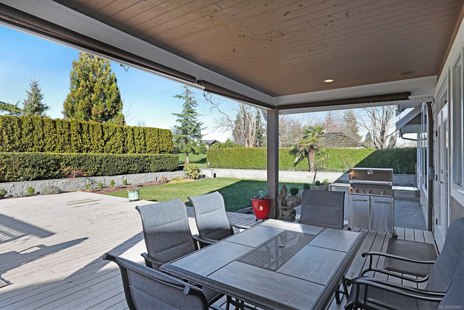 3304 Royal Vista Way