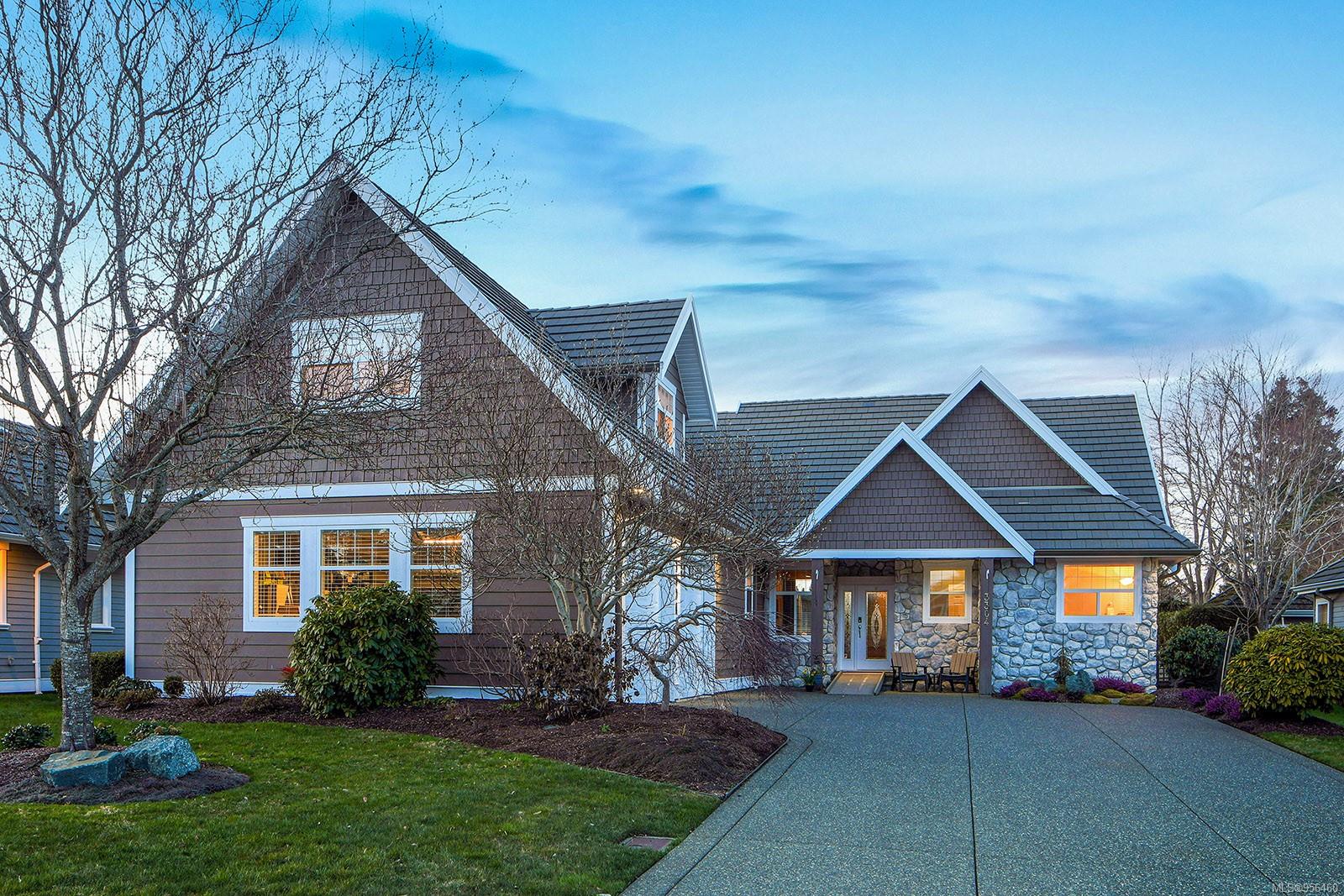 3304 Royal Vista Way