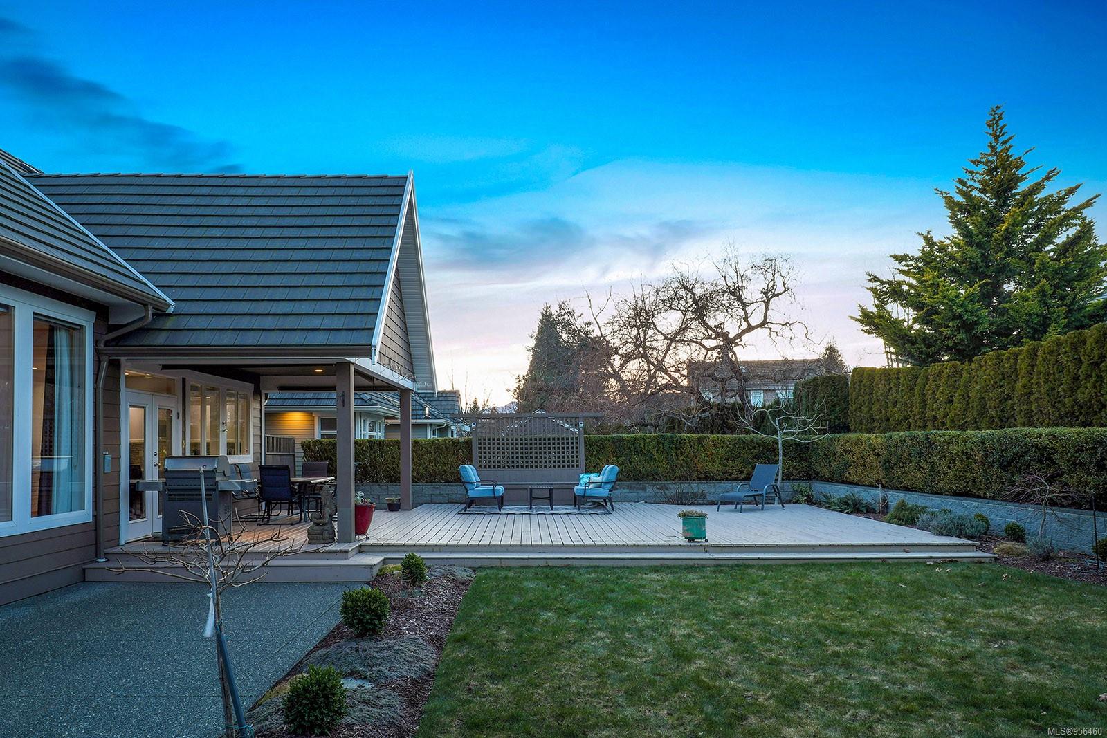 3304 Royal Vista Way