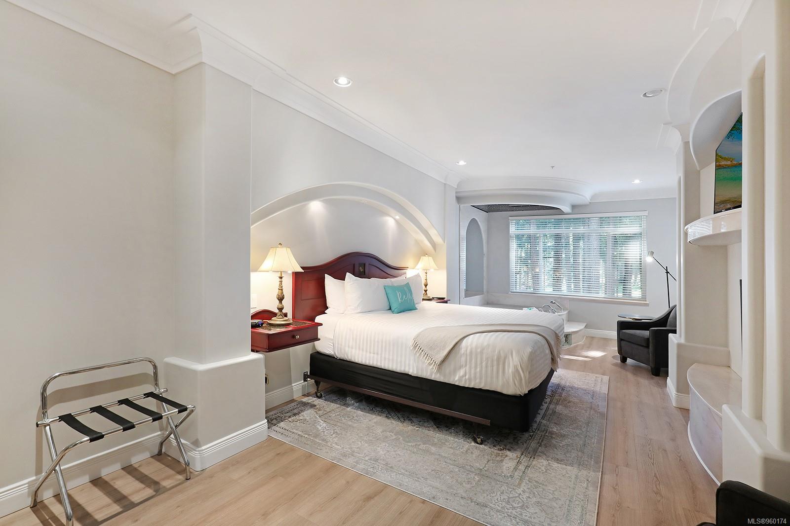 366 Clubhouse Dr Unit: 307/308D