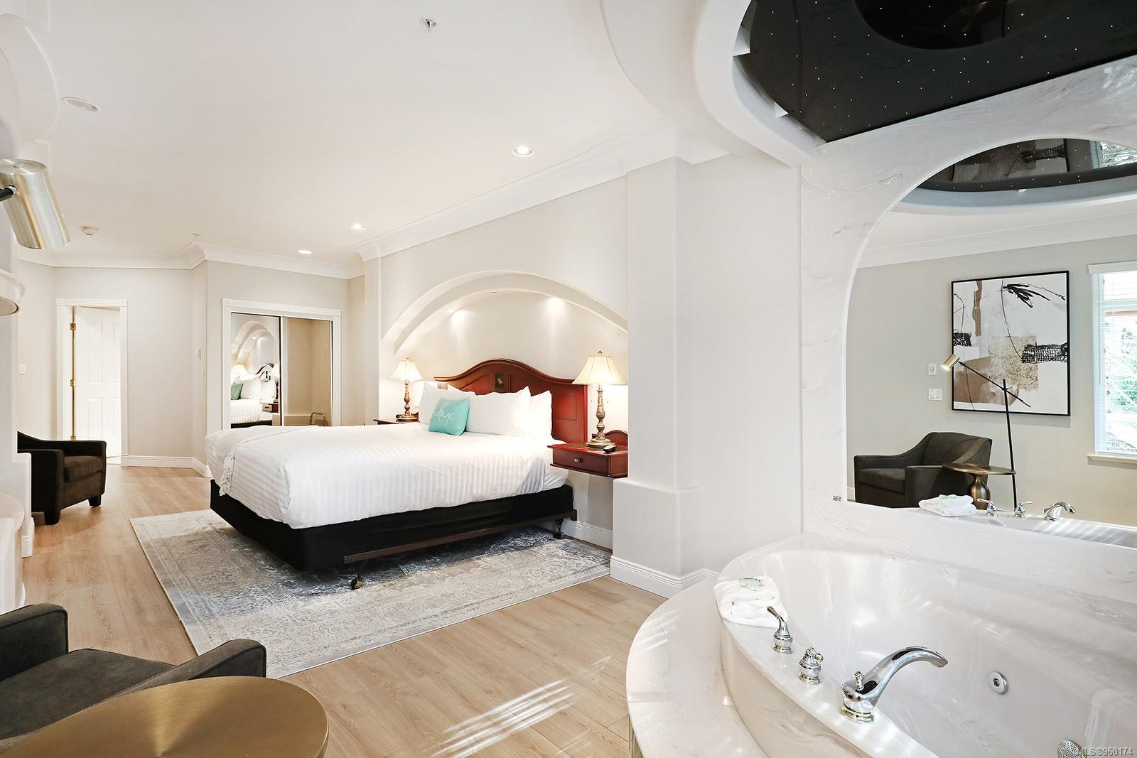 366 Clubhouse Dr Unit: 307/308D