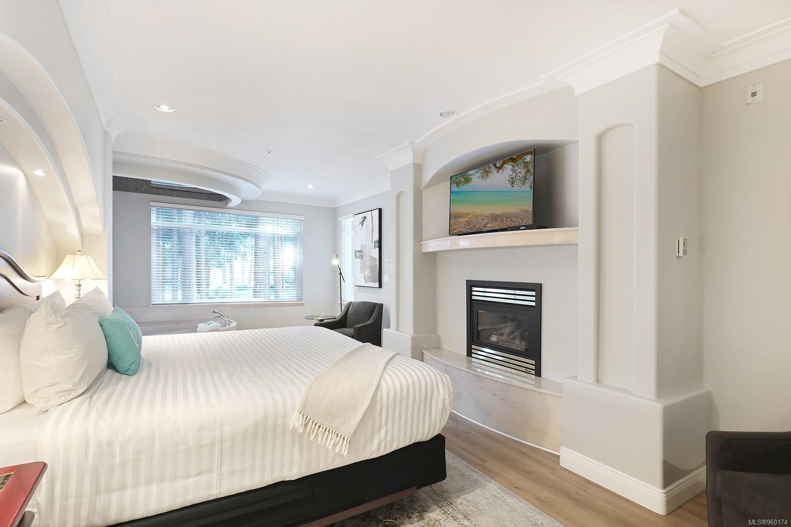 366 Clubhouse Dr Unit: 307/308D