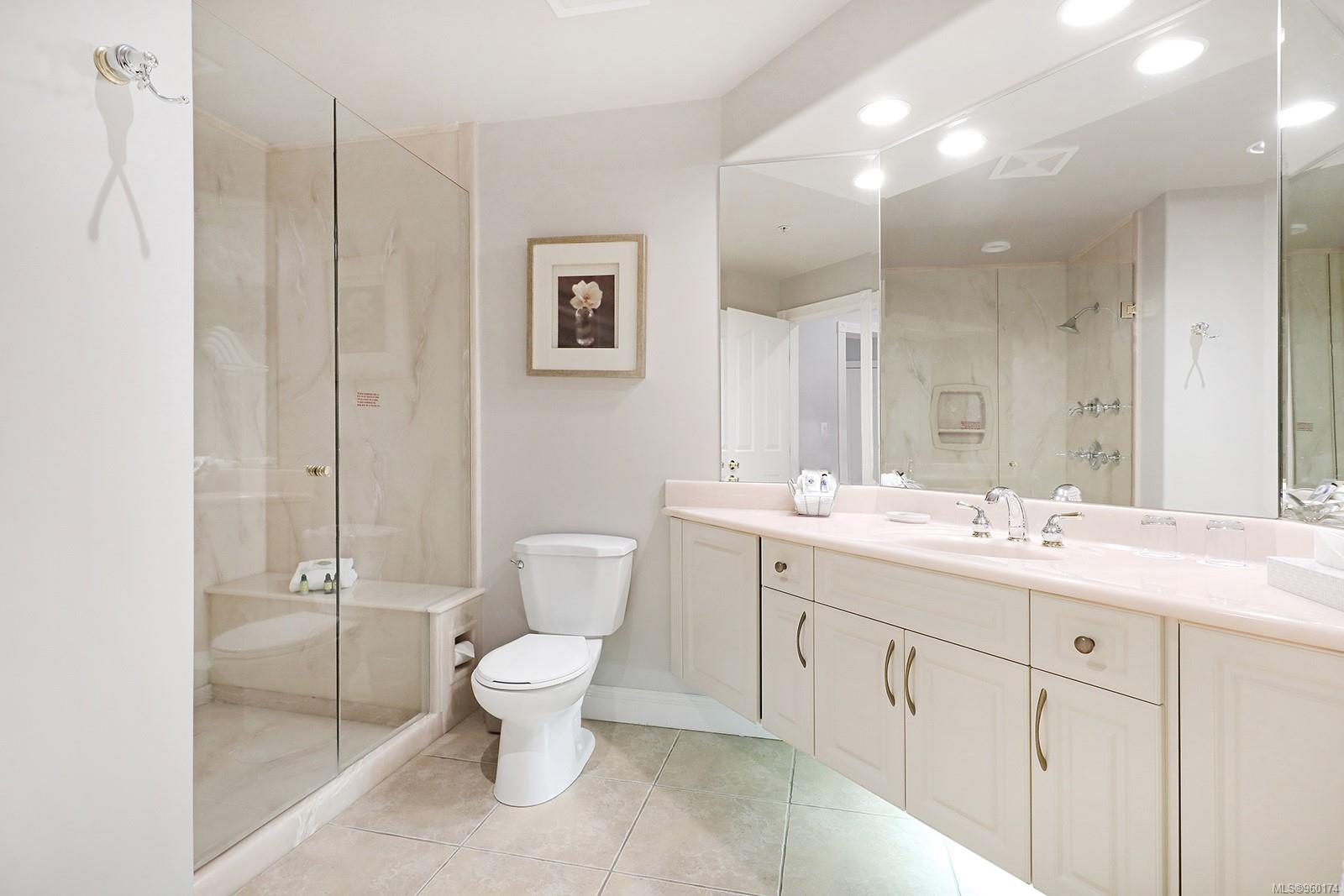 366 Clubhouse Dr Unit: 307/308D