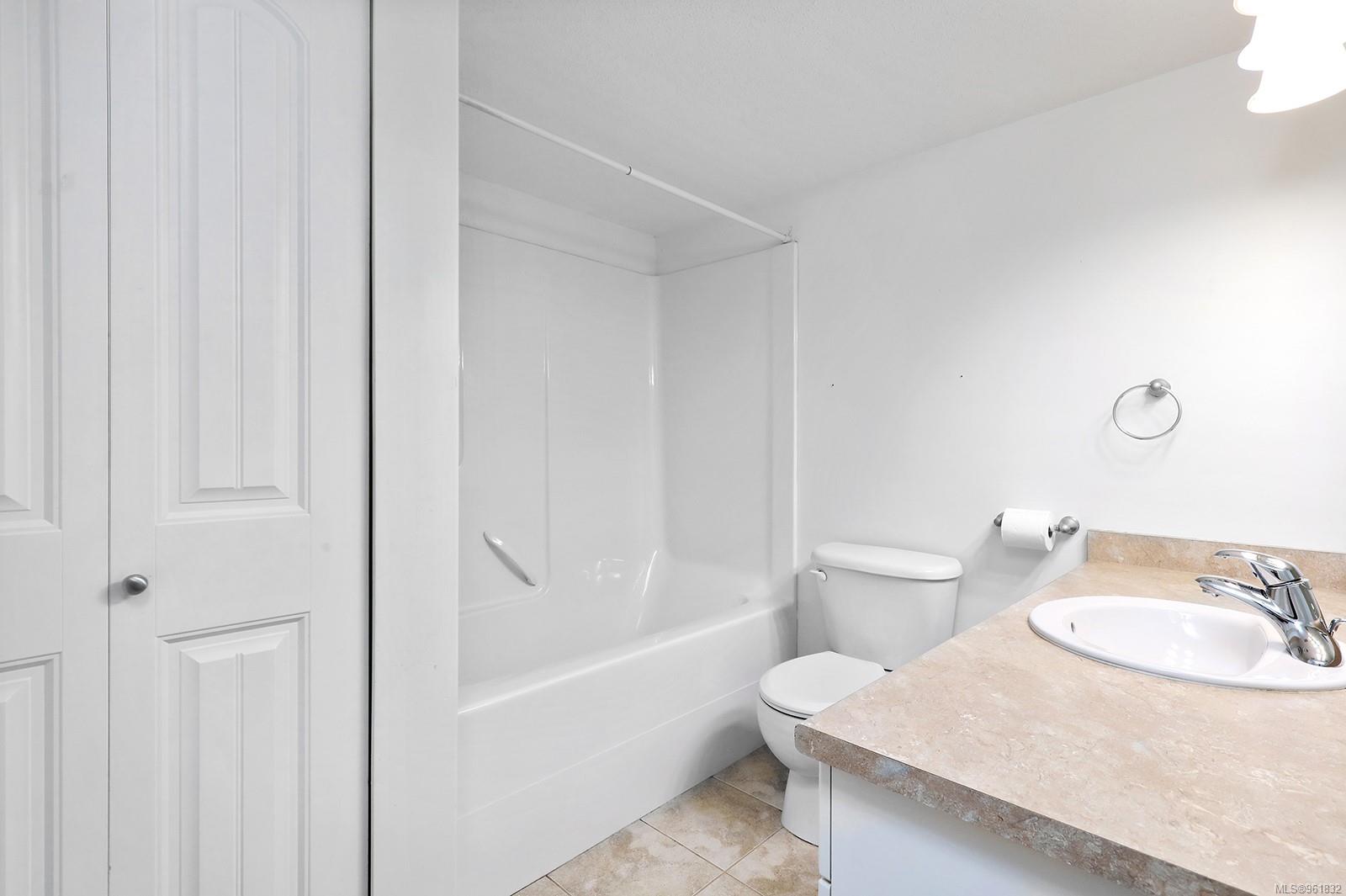 840 Shamrock Pl # 106