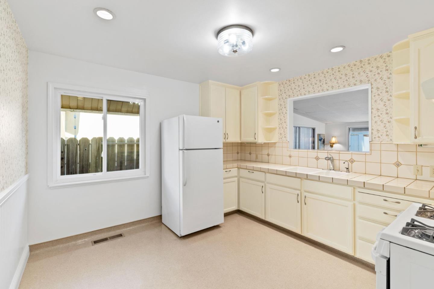 13594 Westboro DR