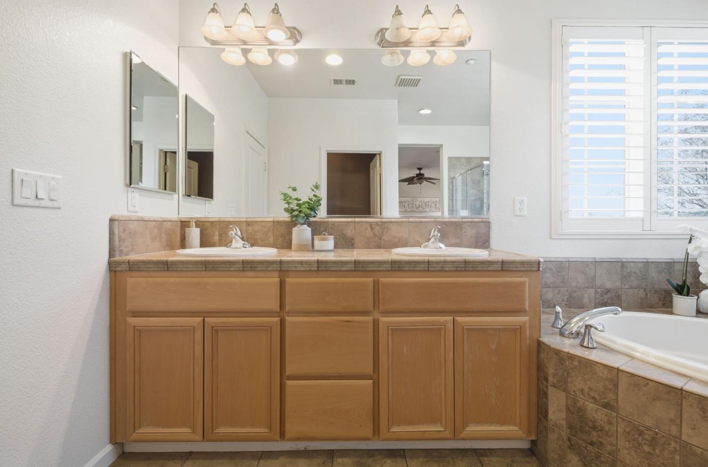 7942 English Oak Circle