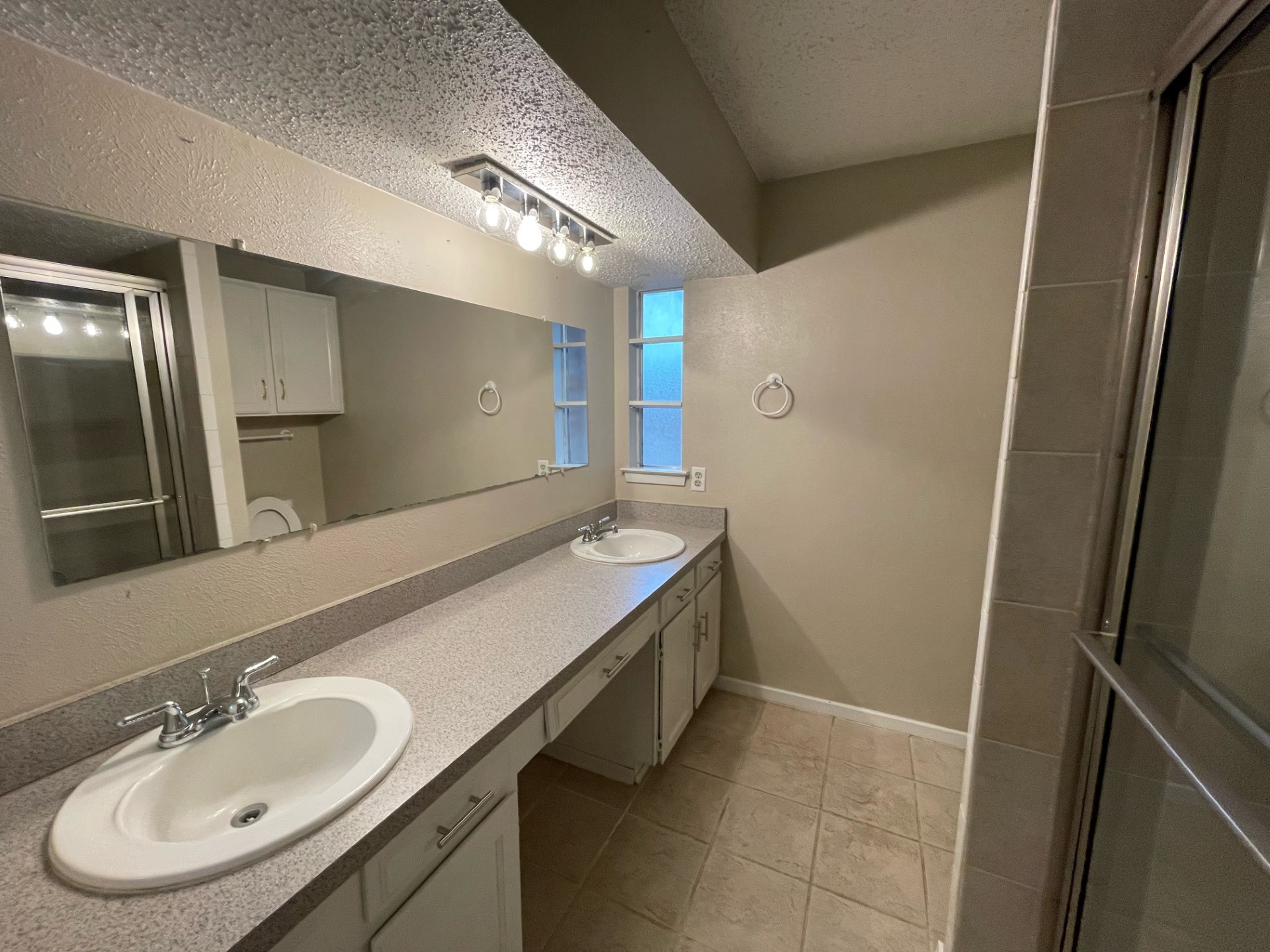 5500 Holly Trail