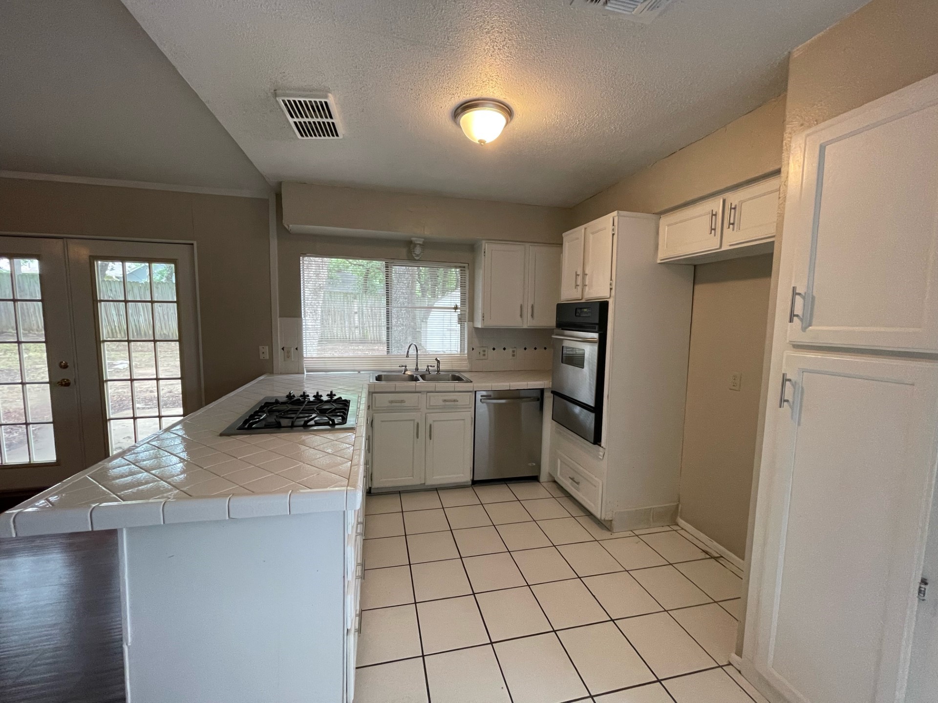 5500 Holly Trail