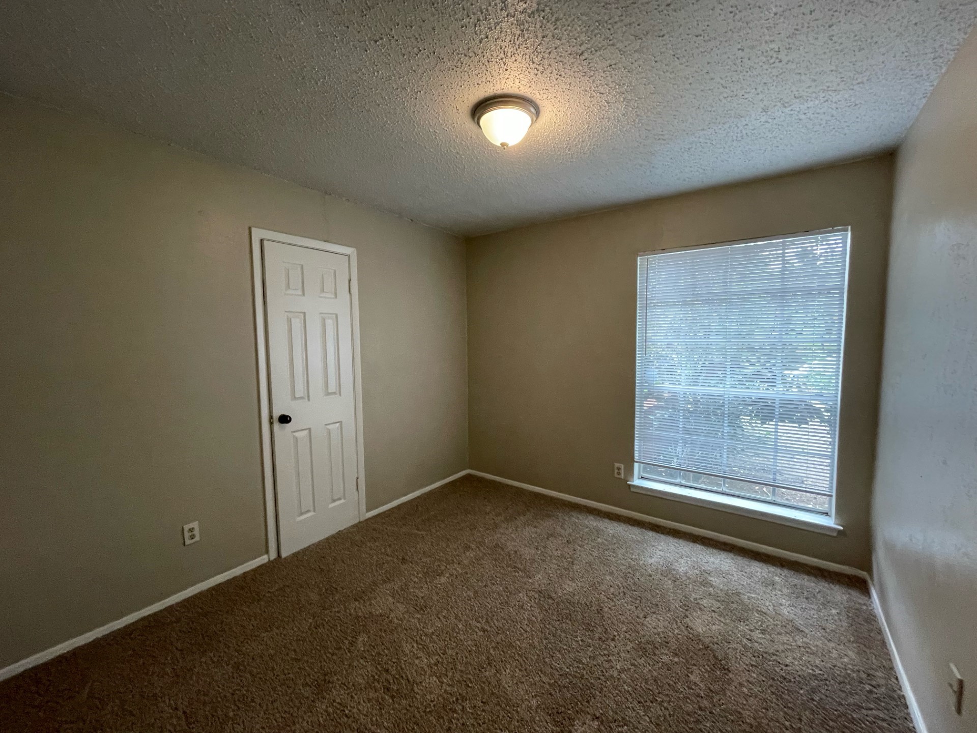 5500 Holly Trail