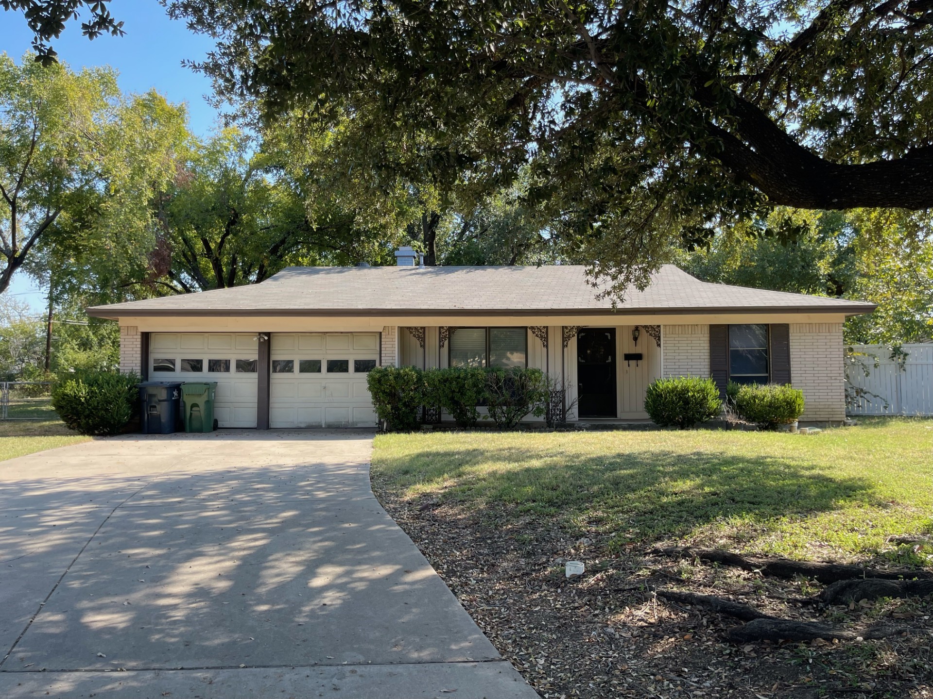2111 Laura Lane