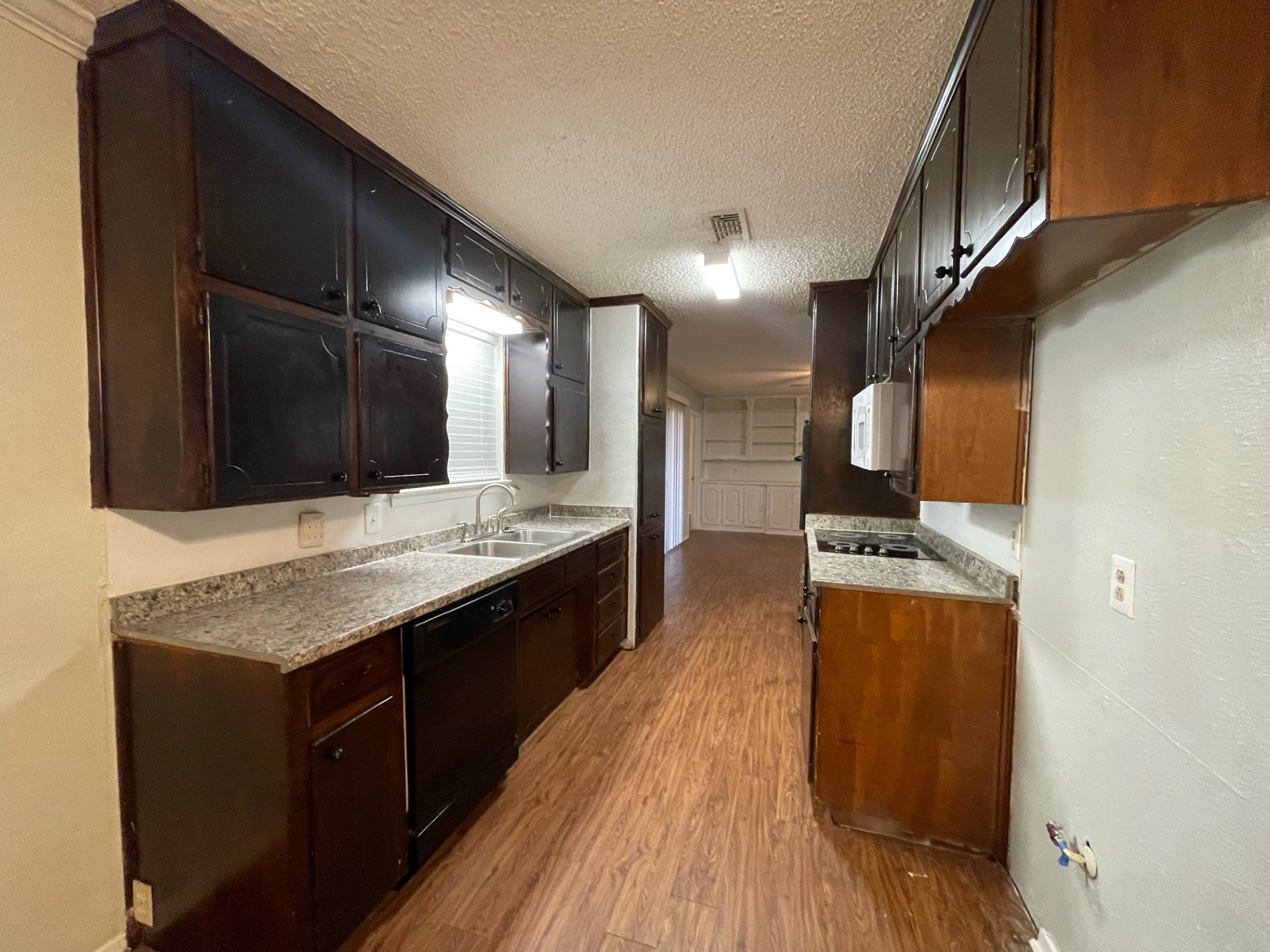 2111 Laura Lane