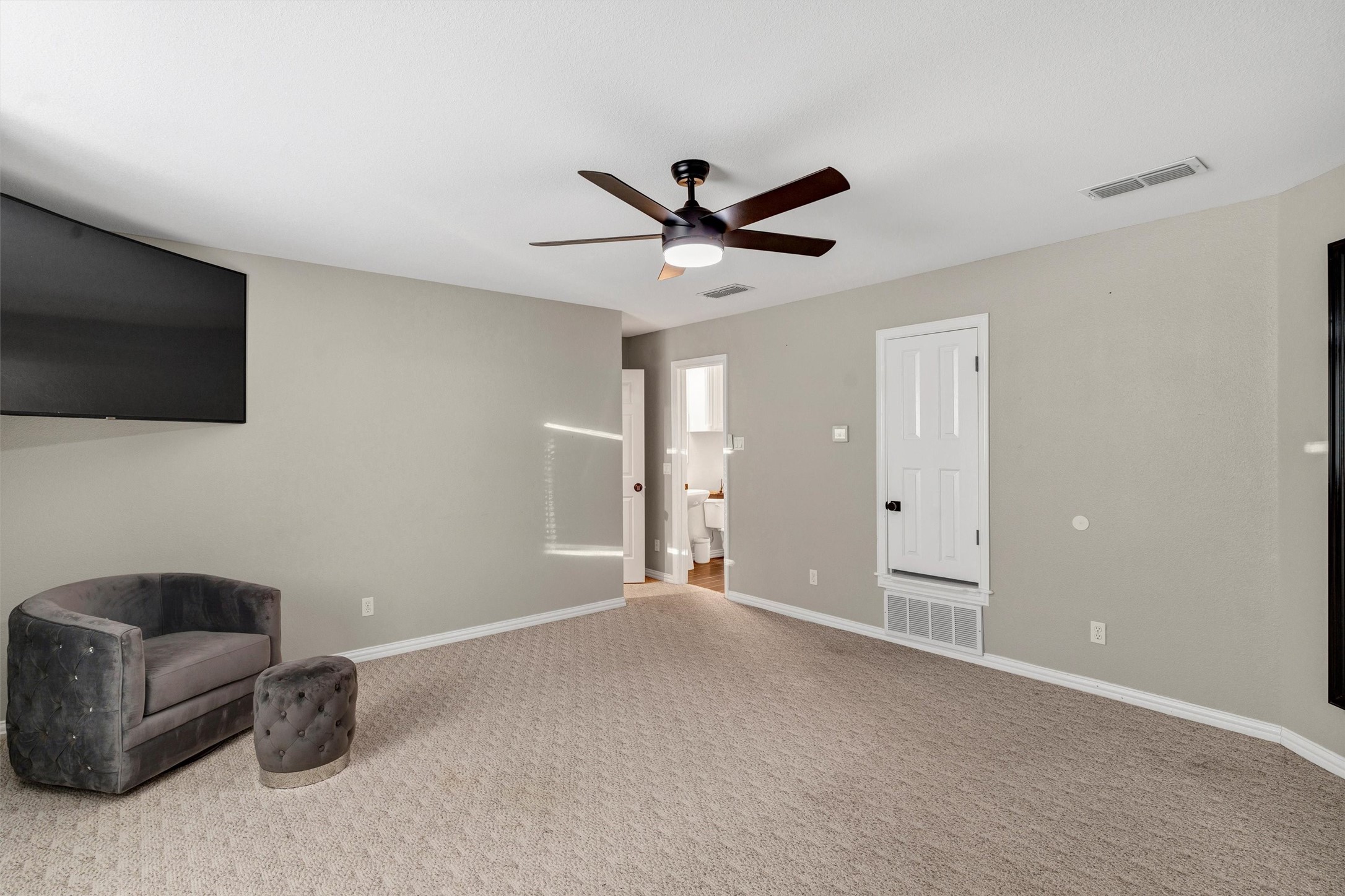 144 Hillside Drive E