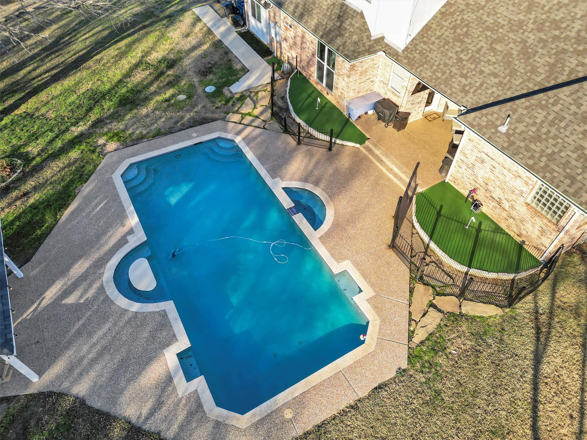 144 Hillside Drive E