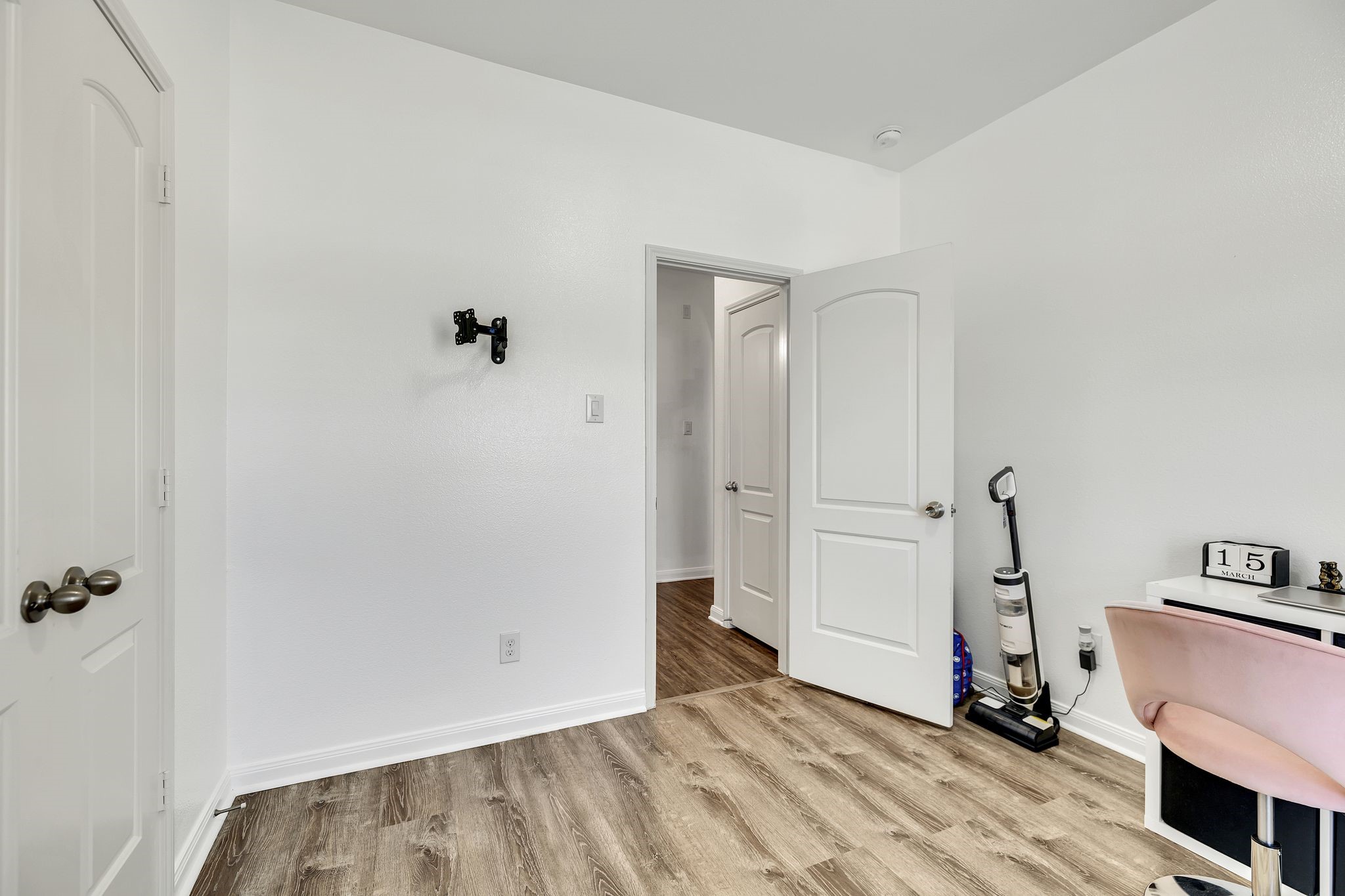1813 Golden Gate Drive