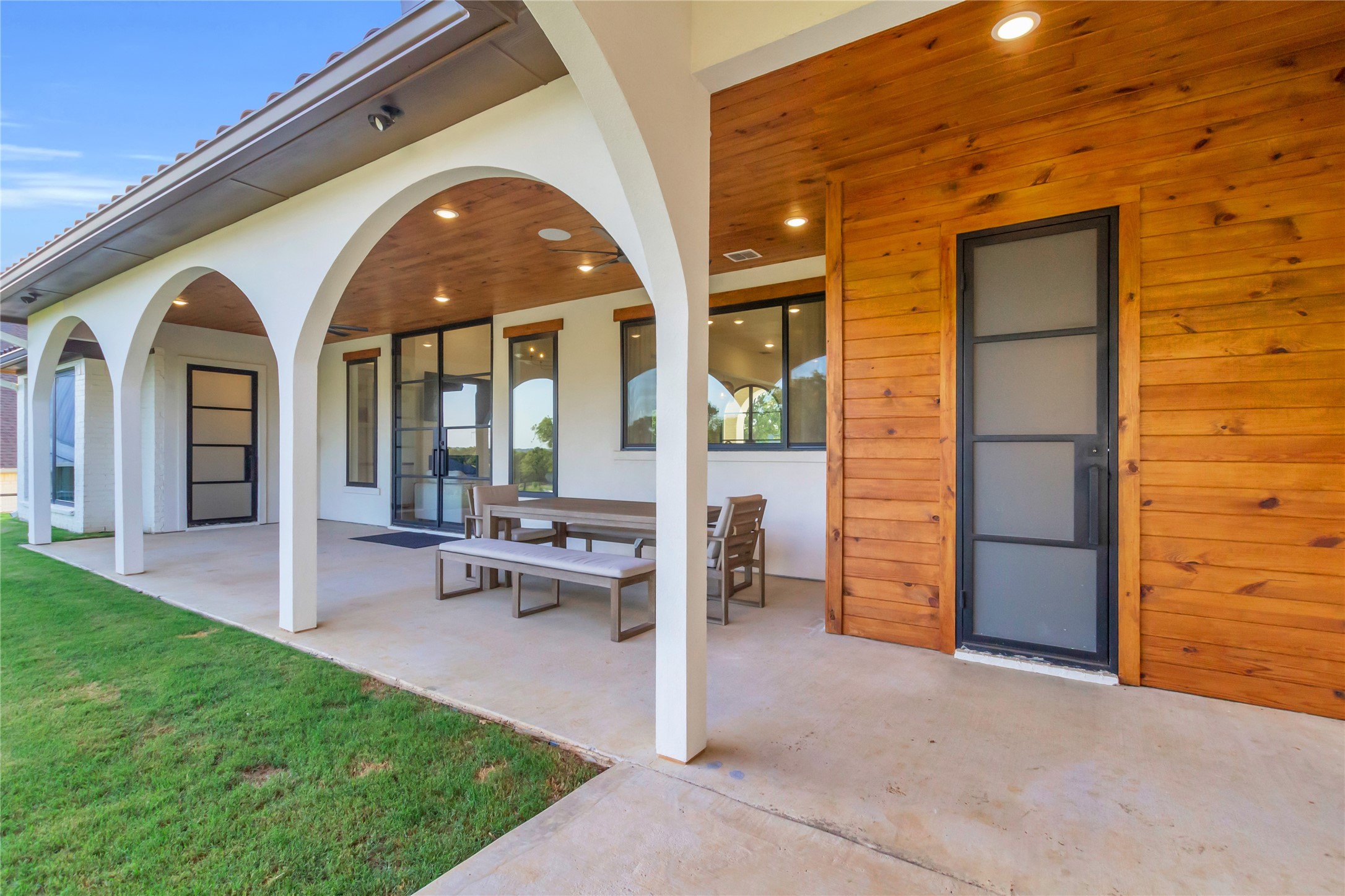 4020 Highland Oaks Lane