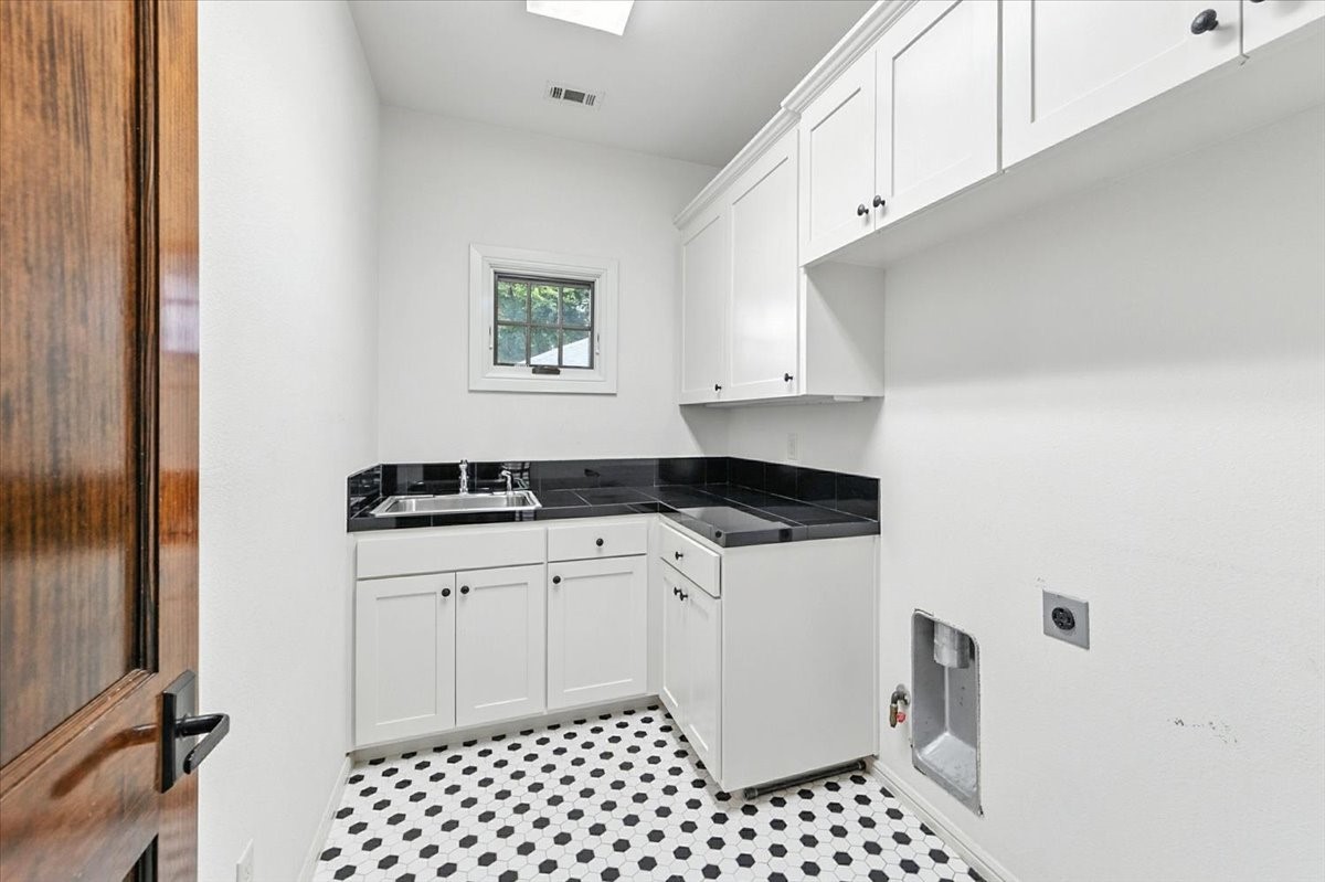 3328 W 4th Street