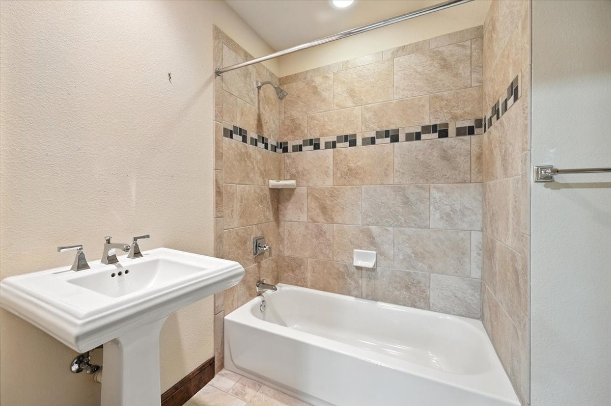 3328 W 4th Street
