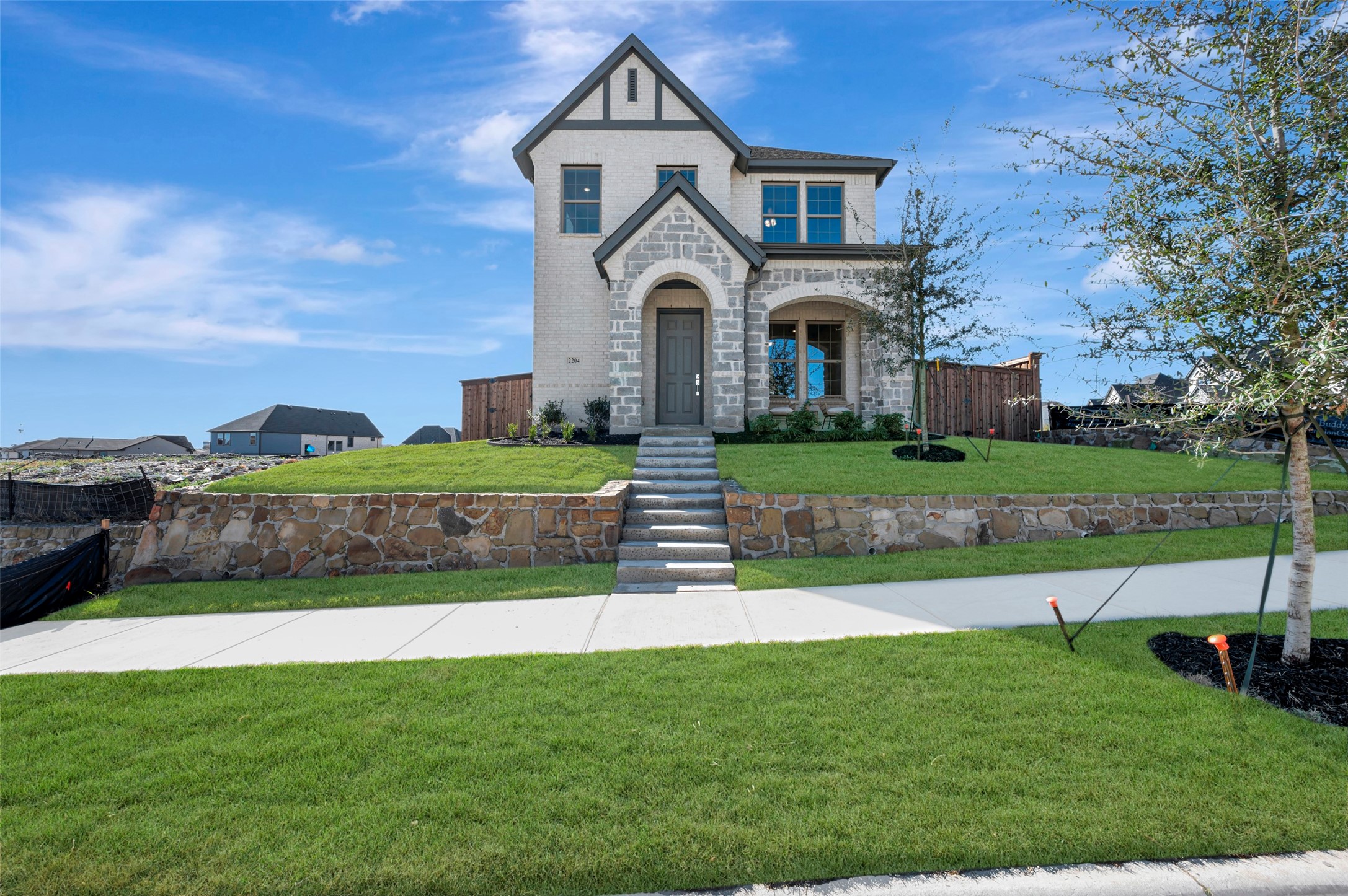 2204 Rolling Oaks Drive