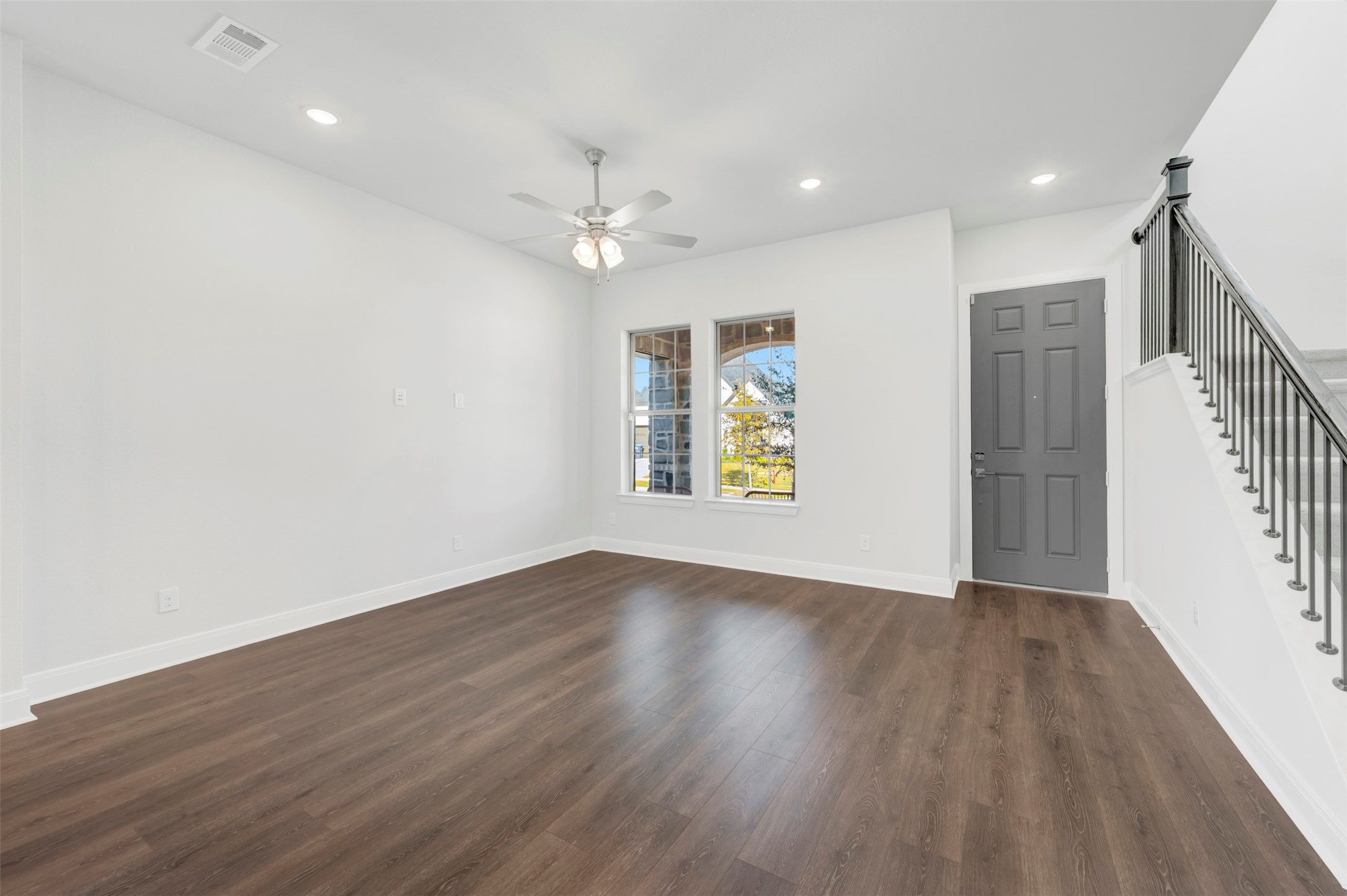 2204 Rolling Oaks Drive