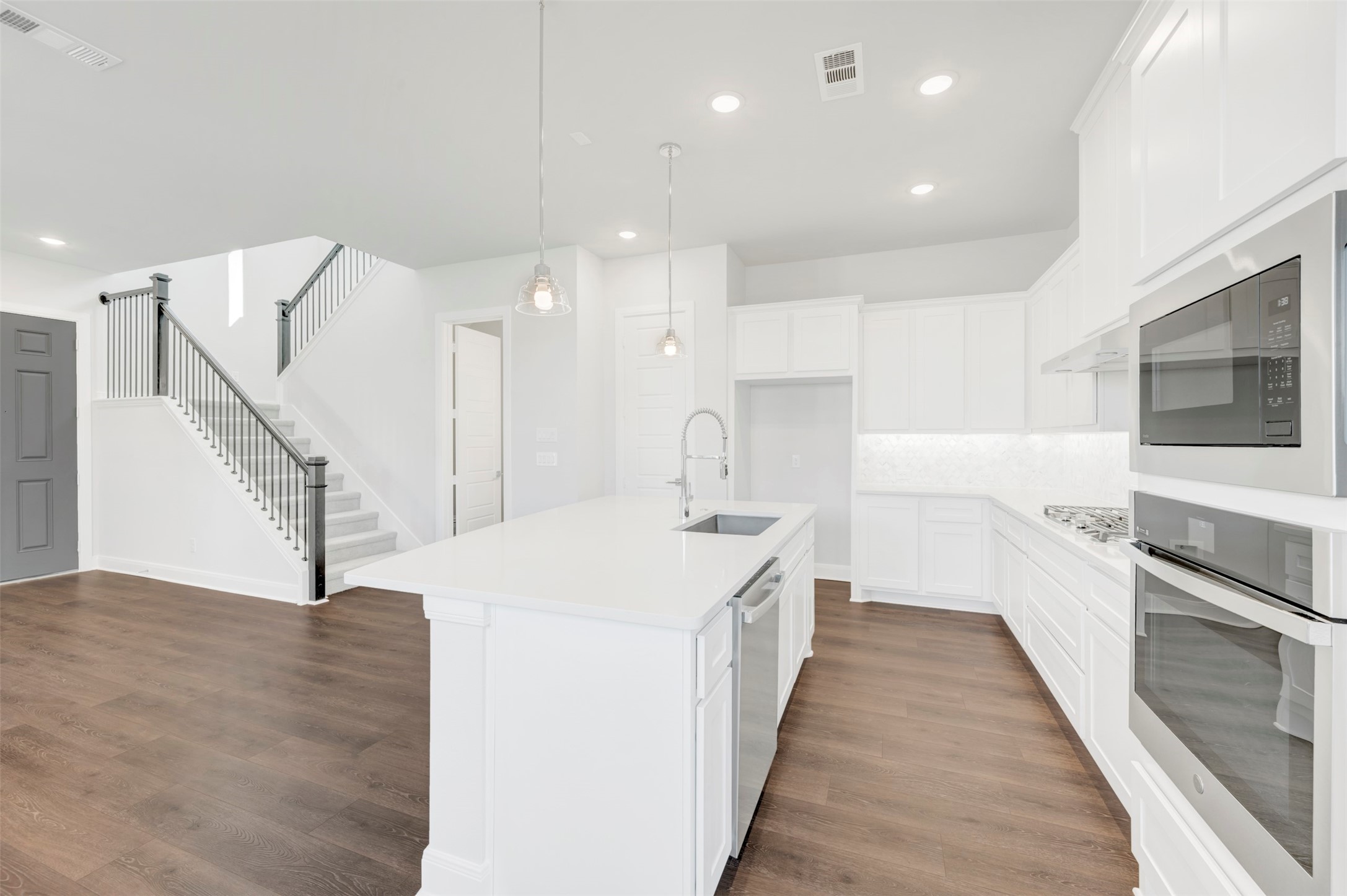2204 Rolling Oaks Drive