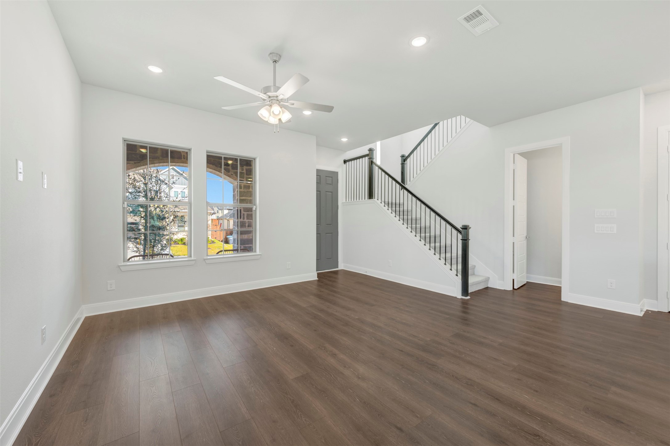 2204 Rolling Oaks Drive
