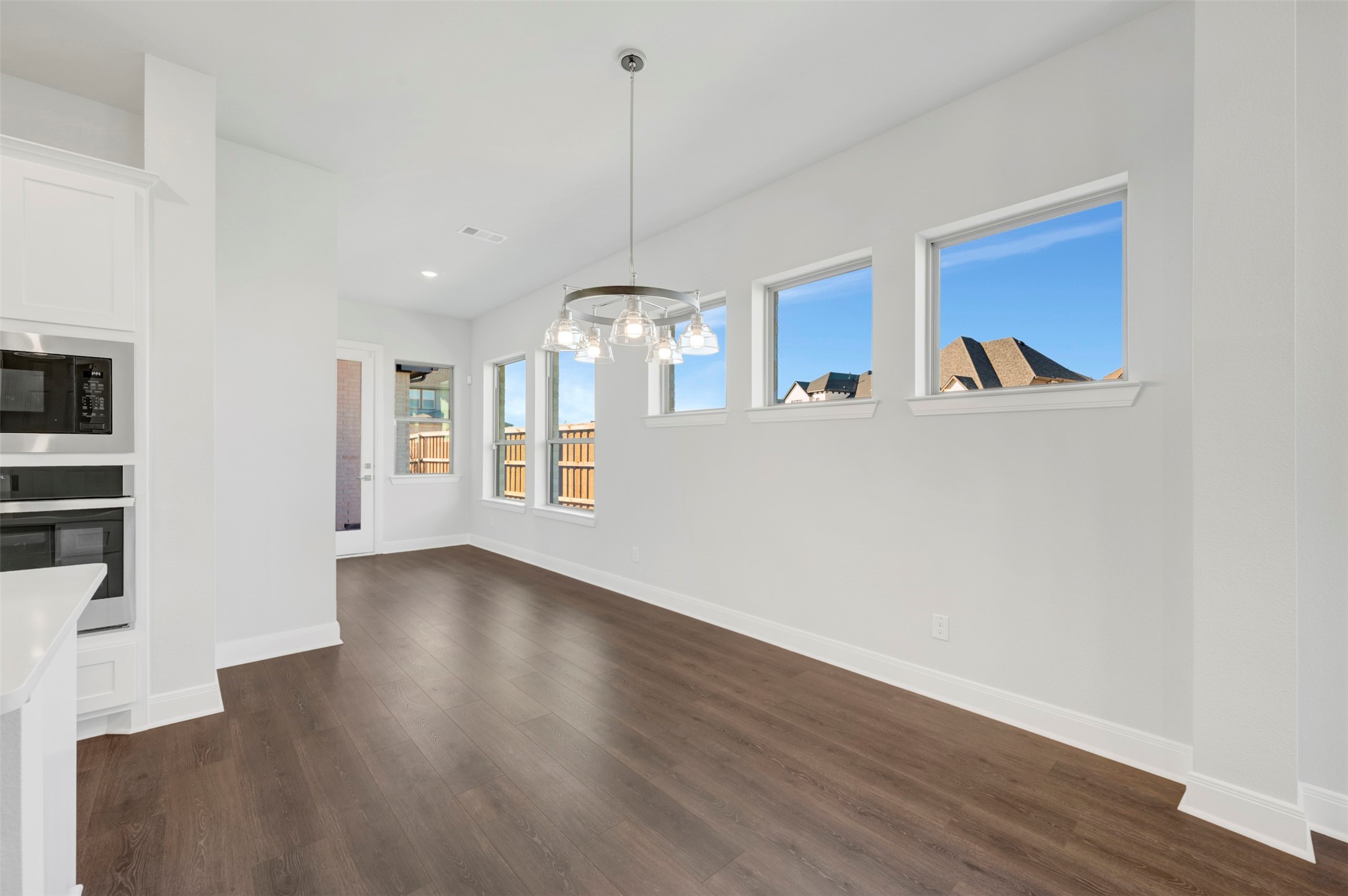 2204 Rolling Oaks Drive