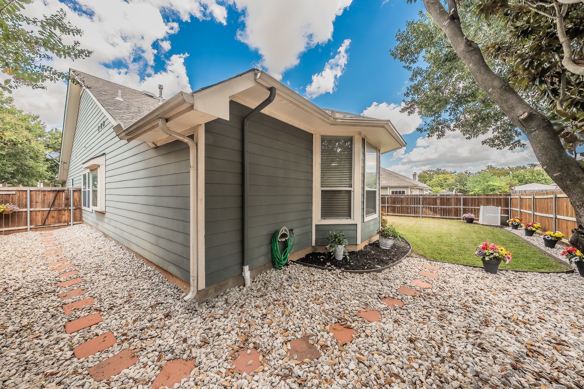 2404 Aramic Court