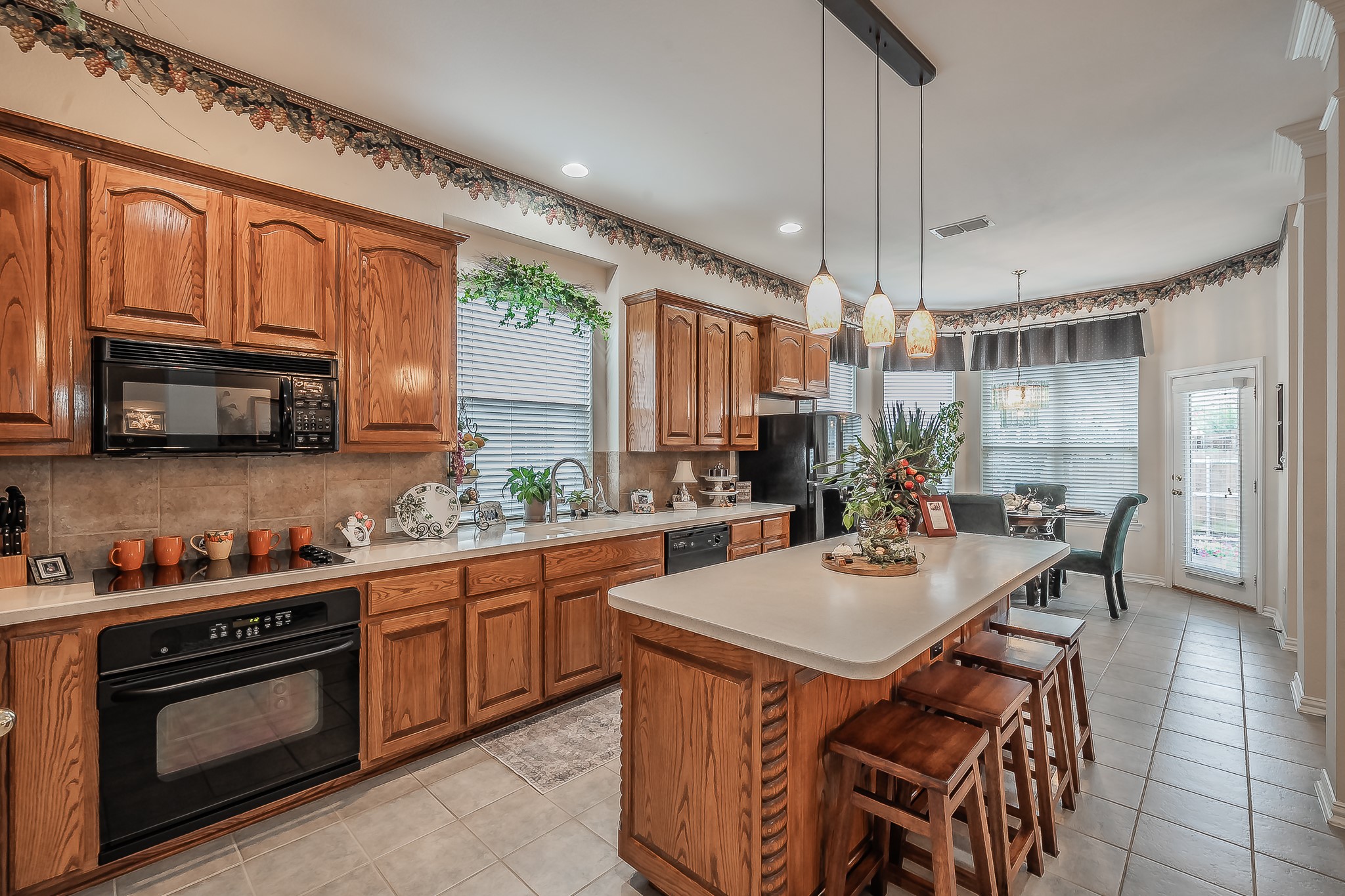 2404 Aramic Court