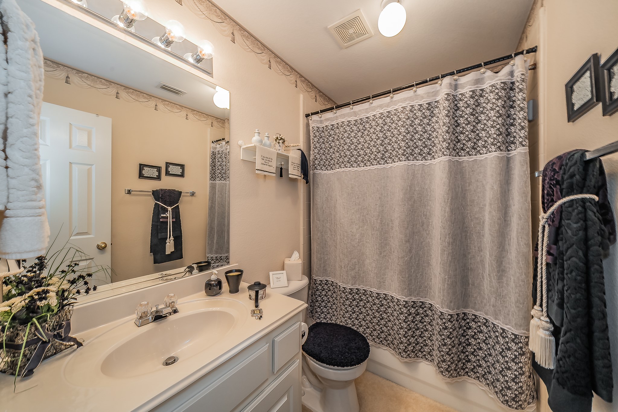 2404 Aramic Court